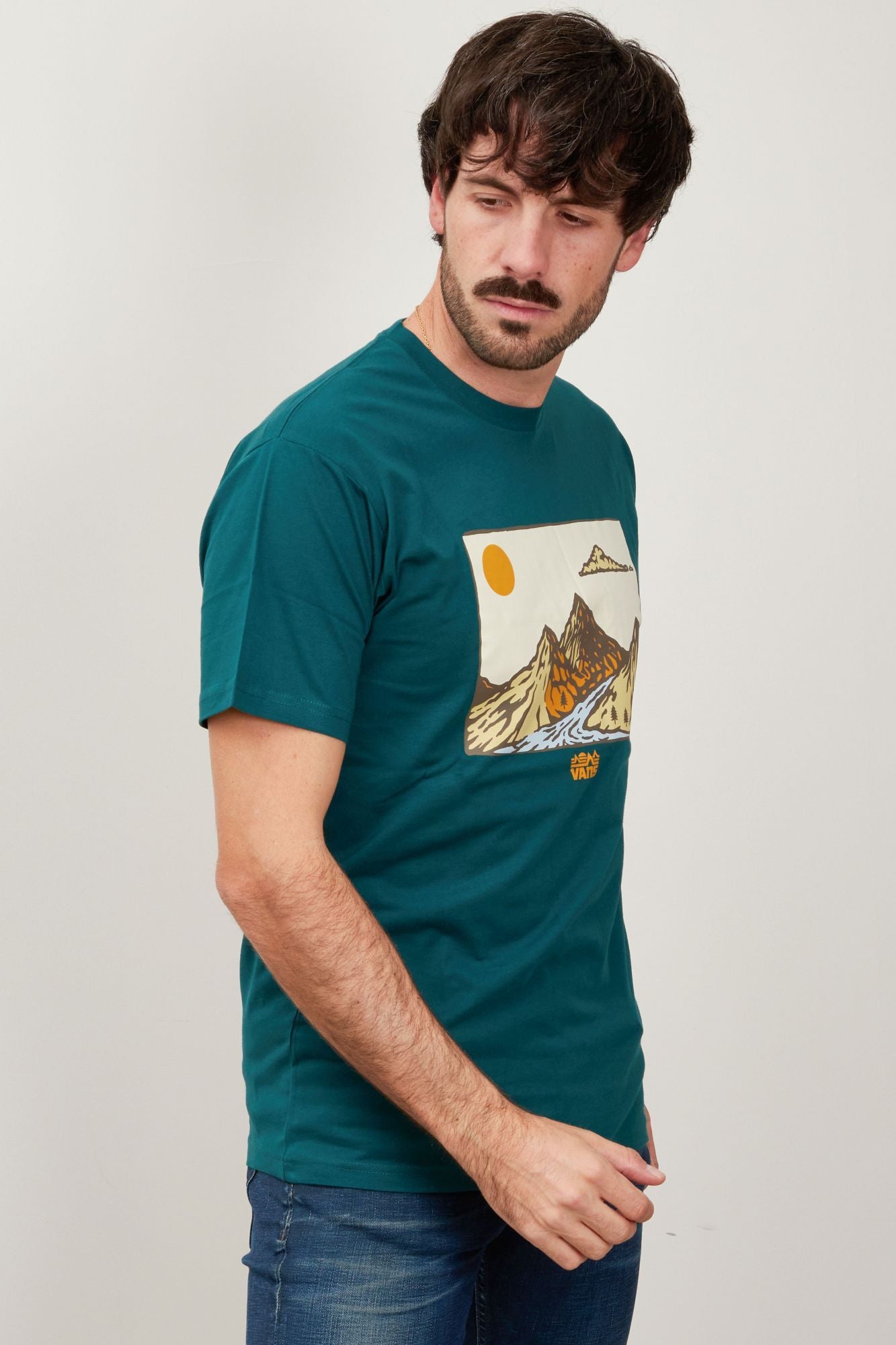 VANS SS TEE II en color VERDE (3)
