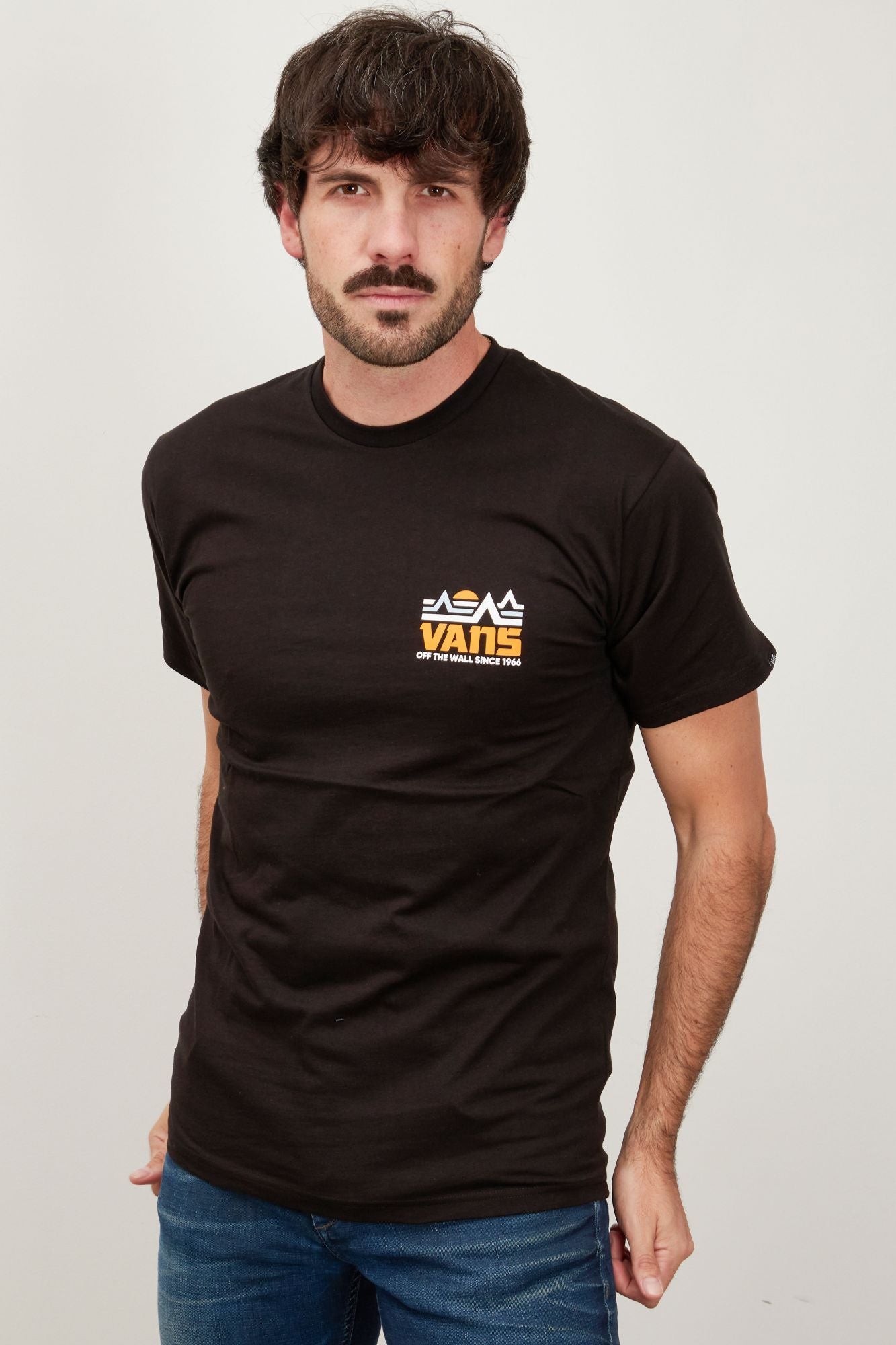 VANS VANS SS TEE en color NEGRO (1)