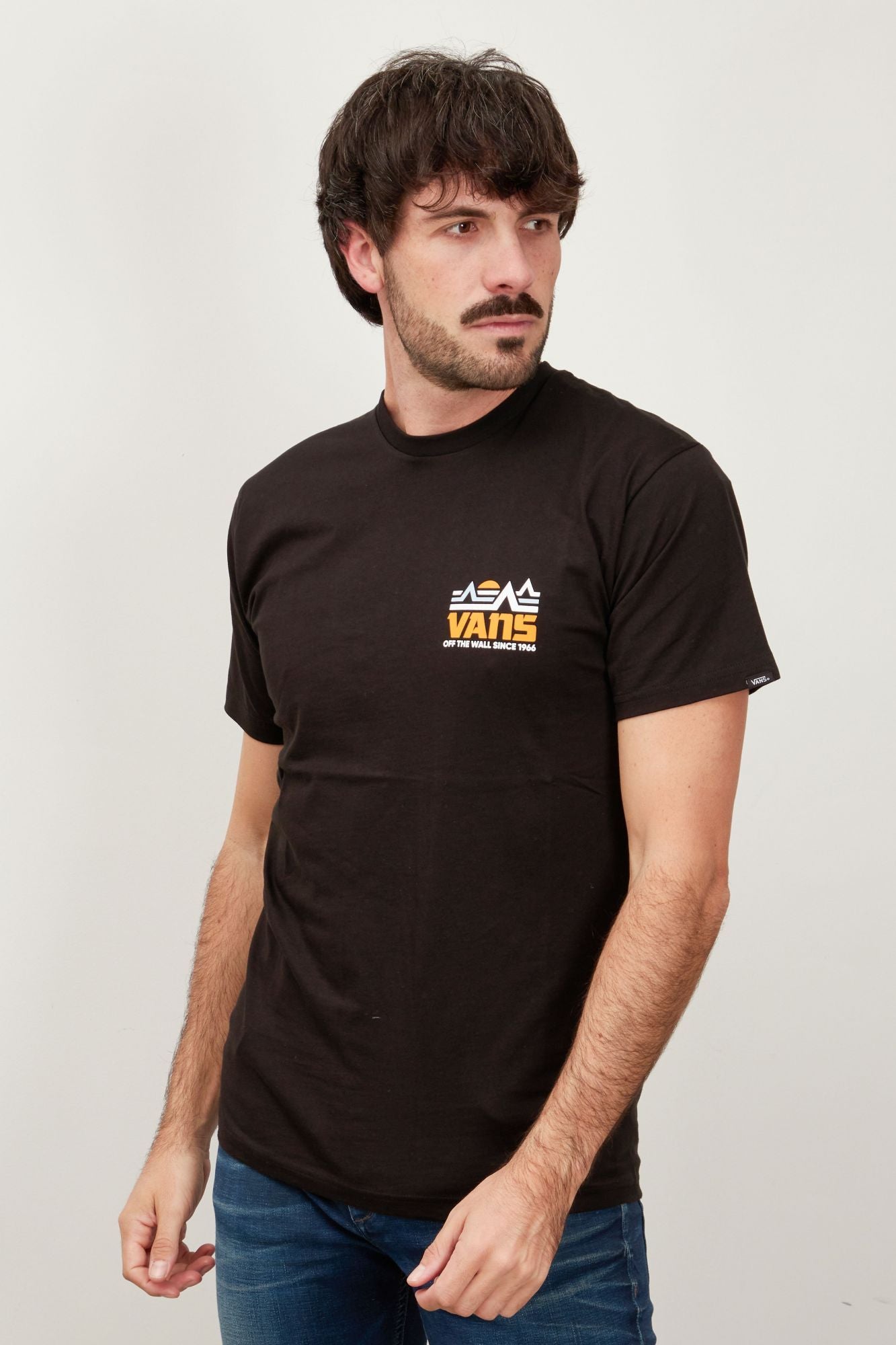VANS VANS SS TEE en color NEGRO (2)