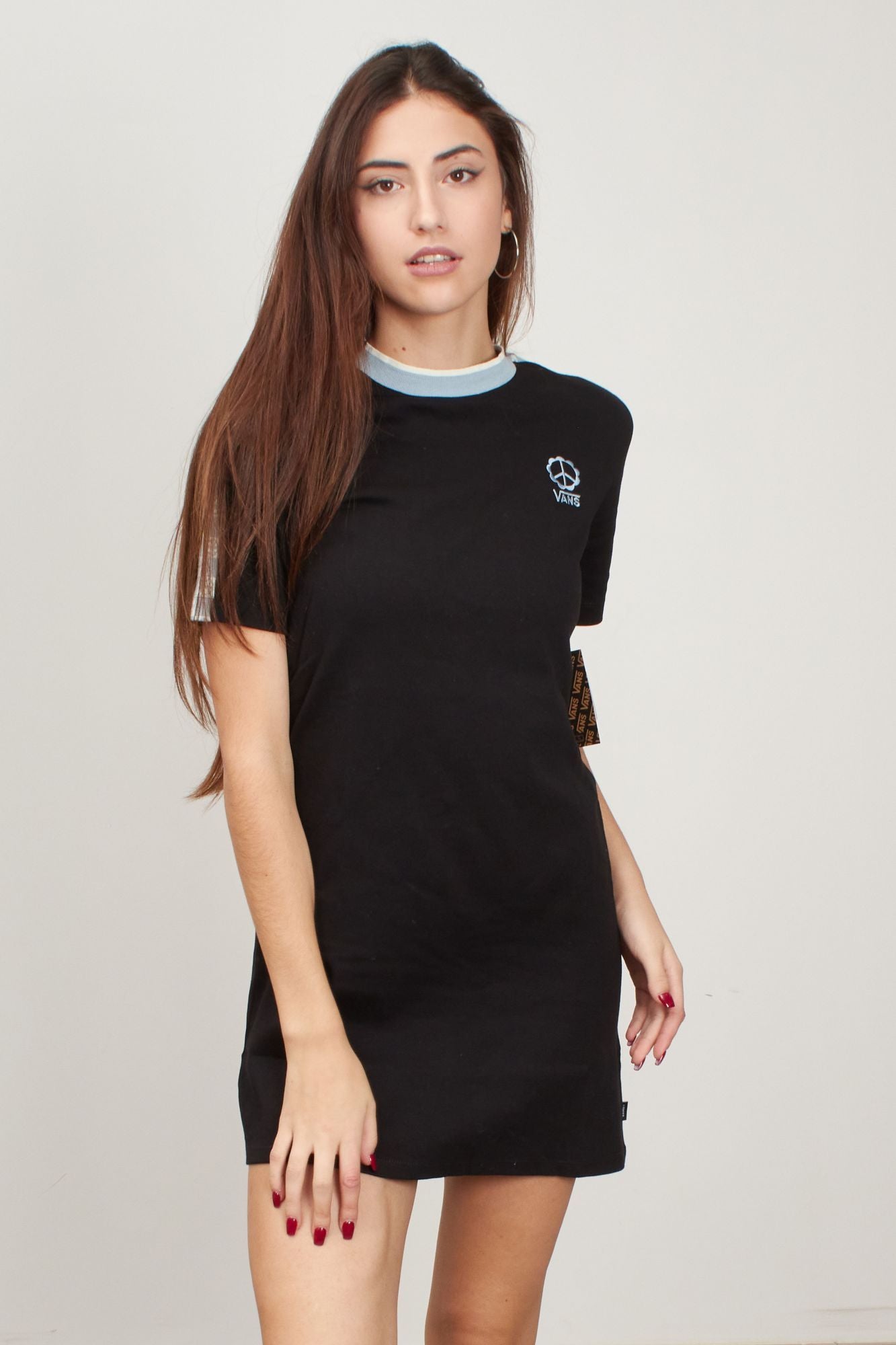 VANS PEACE CHECKERBOARD SS en color NEGRO (1)