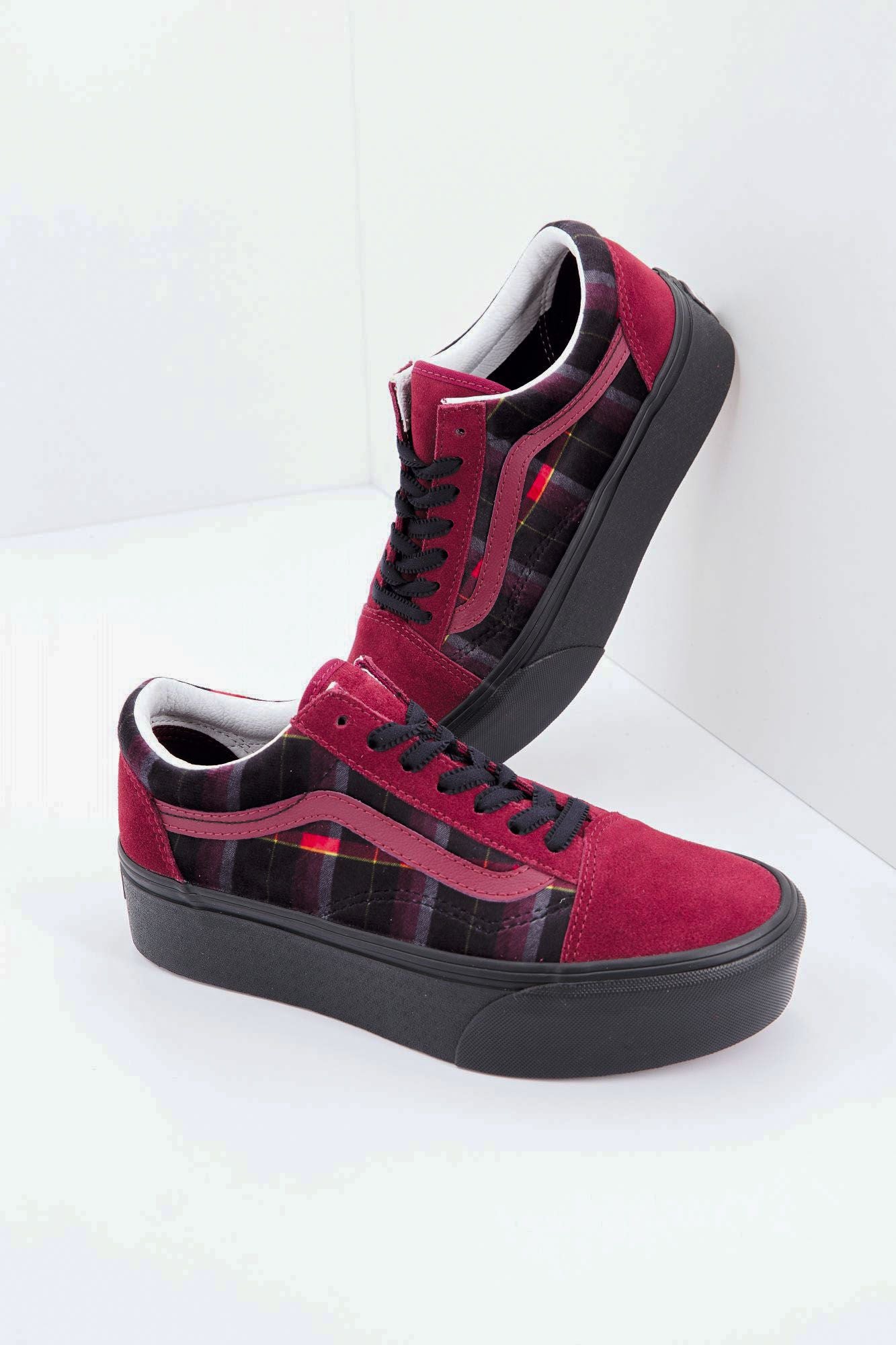 VANS VN0A7Q5M02Y1 en color BURDEOS (1)