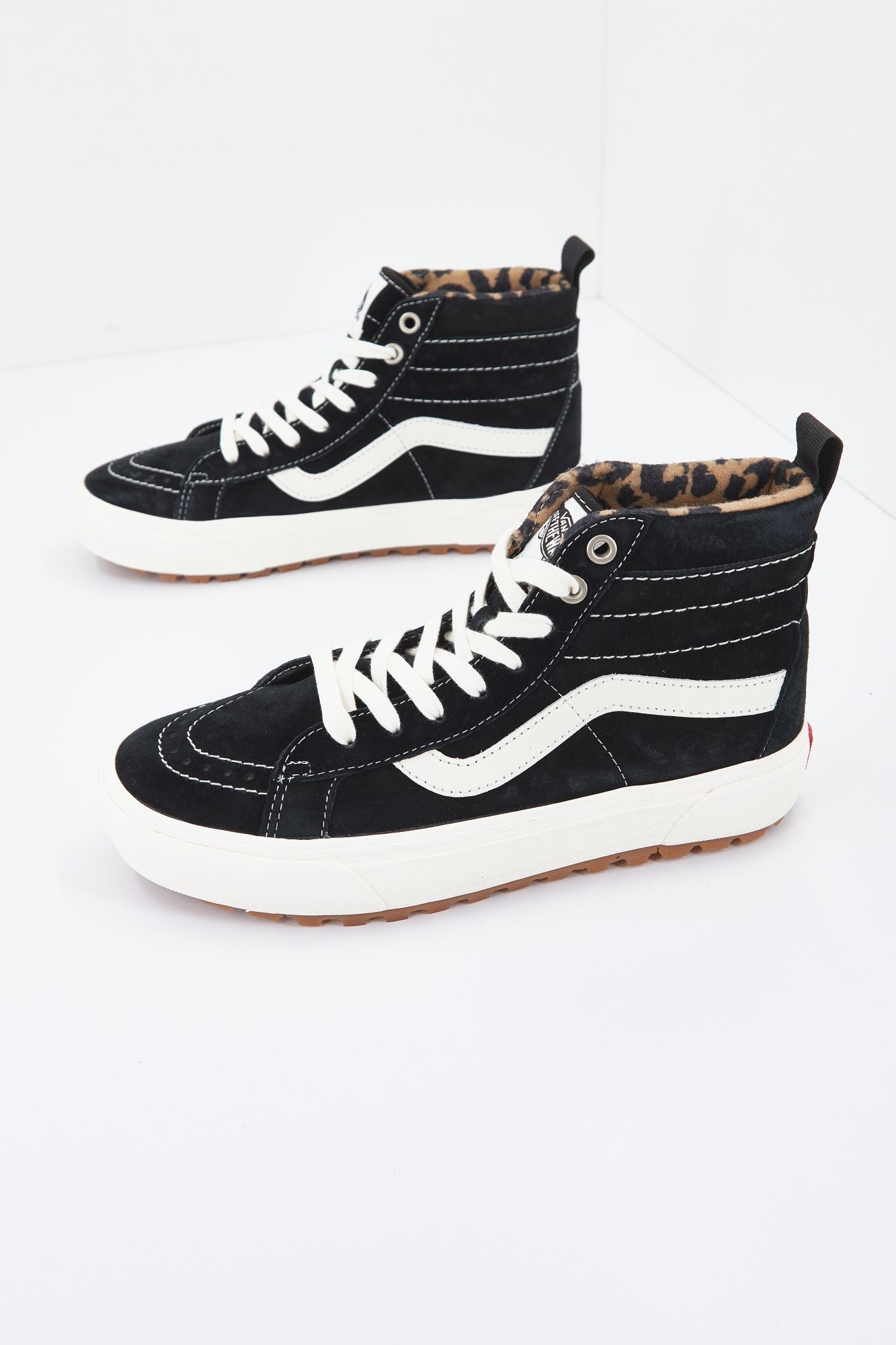 VANS UA SK8-HI en color NEGRO (1)