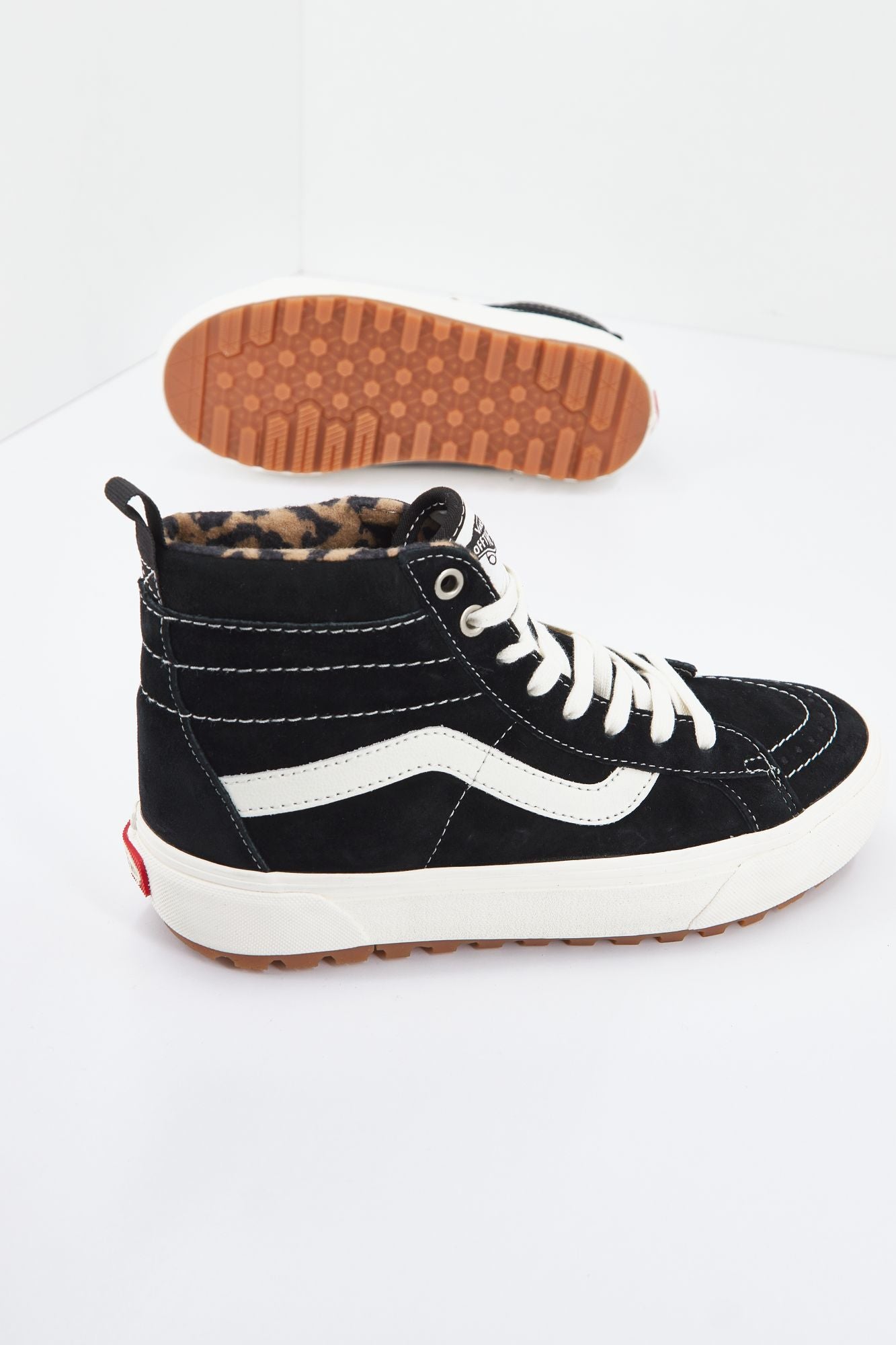 VANS UA SK8-HI en color NEGRO (4)