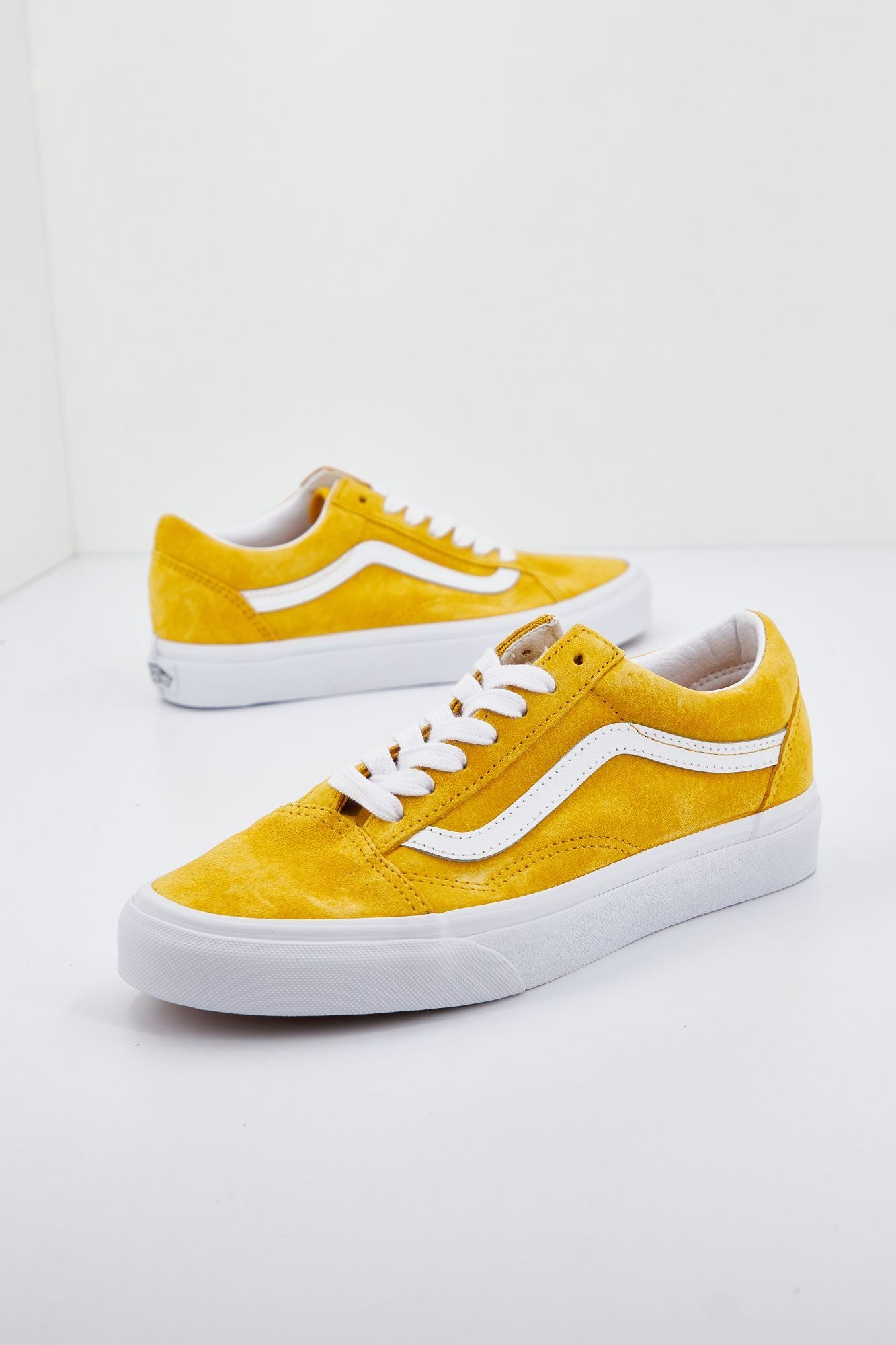 VANS UA OLD SKOOL en color AMARILLO (1)