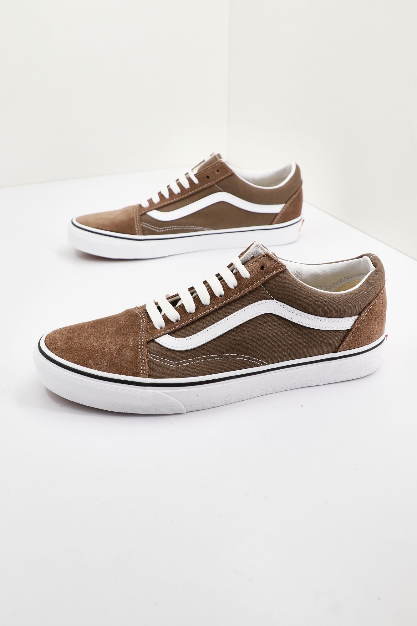 VANS UA OLD SKOOL en color MARRON (1)
