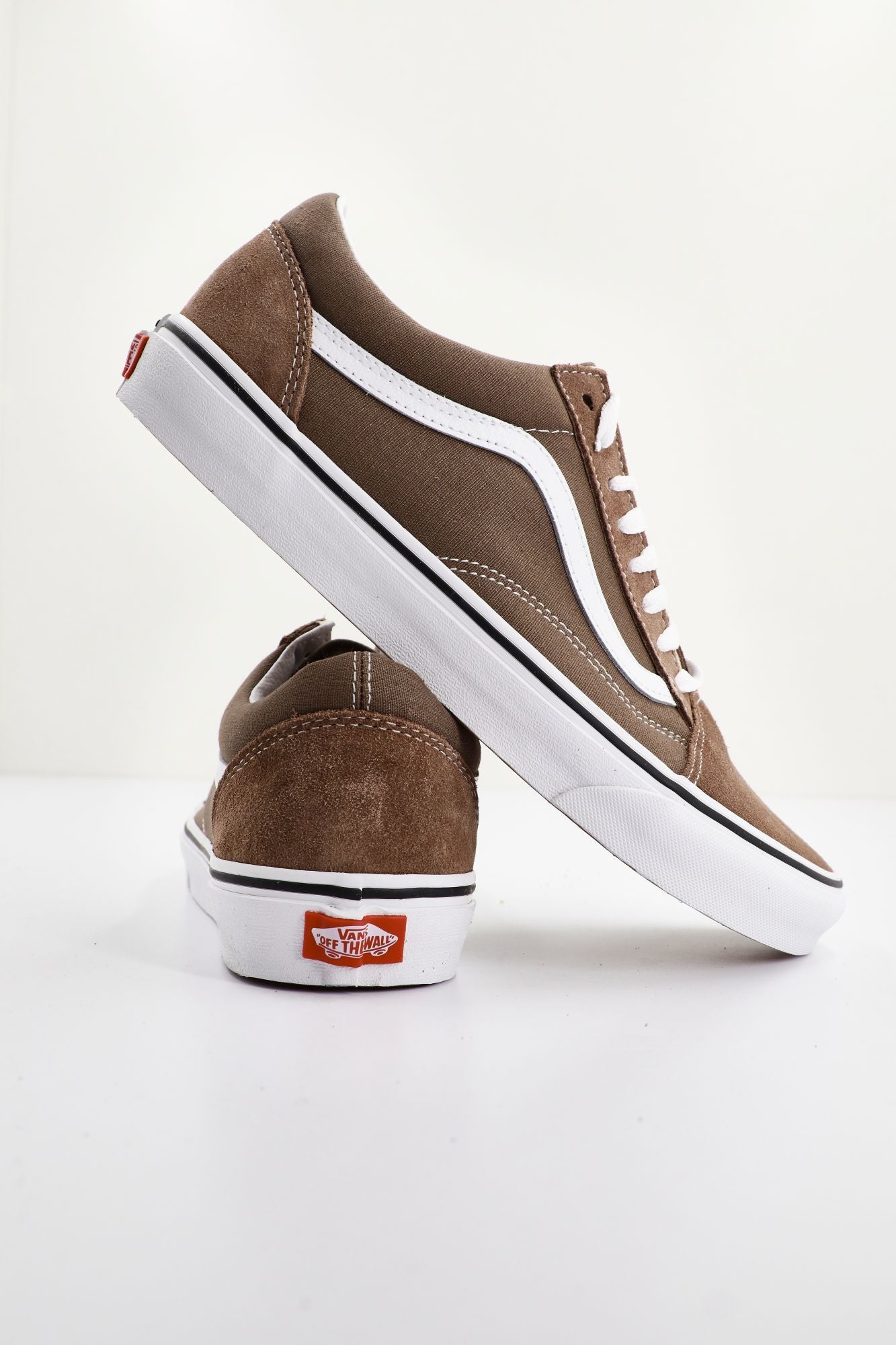 VANS UA OLD SKOOL en color MARRON (2)