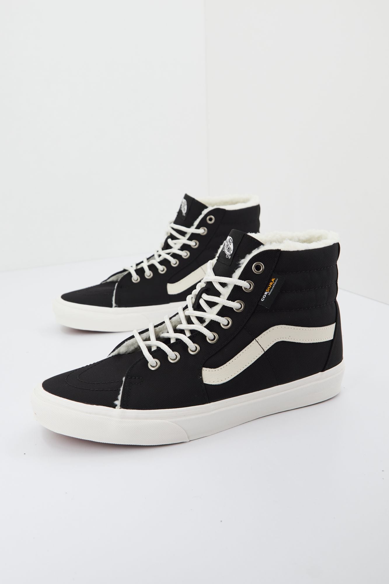 VANS VN0A4BVT1KP1 en color NEGRO (1)