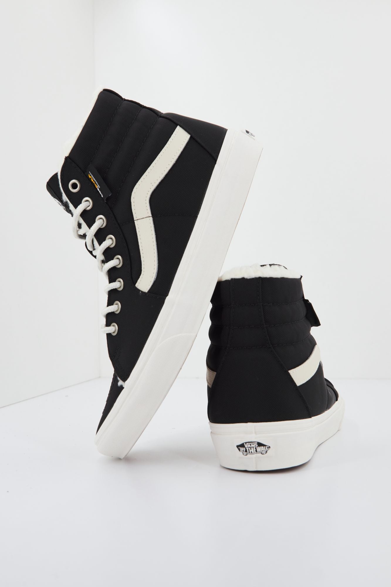 VANS VN0A4BVT1KP1 en color NEGRO (2)