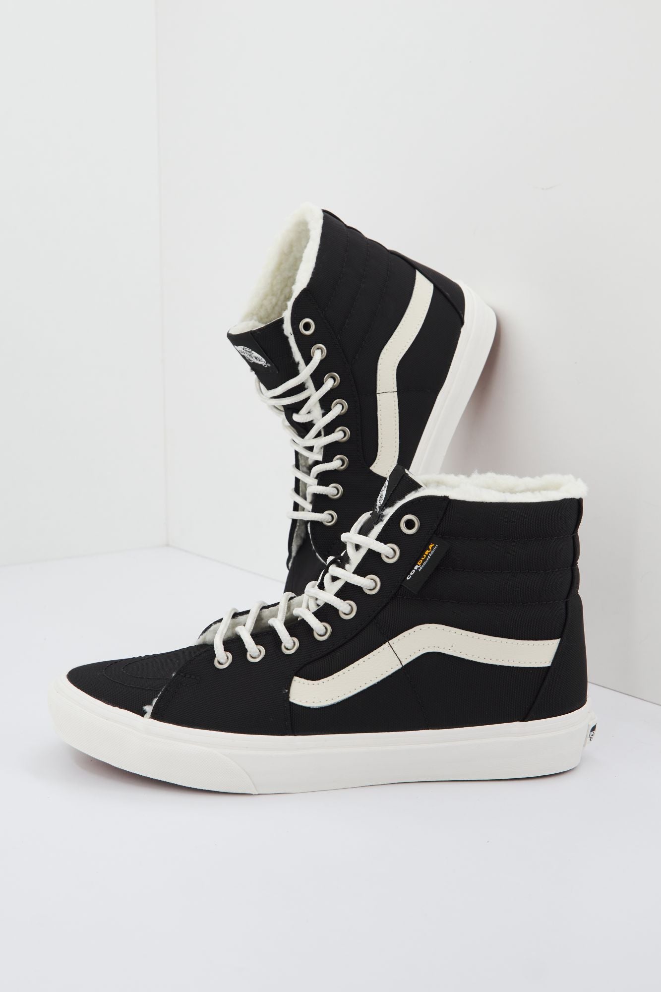 VANS VN0A4BVT1KP1 en color NEGRO (3)