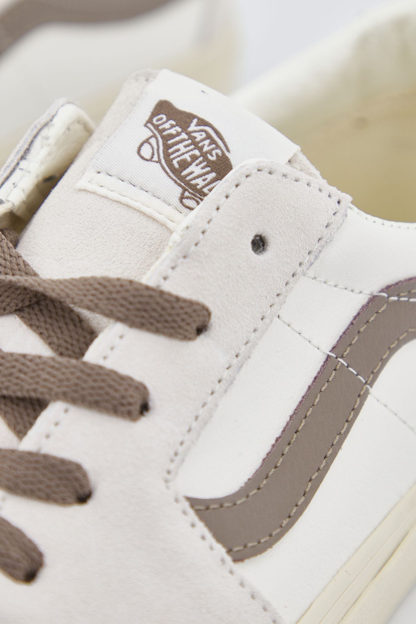 VANS UA SK8-LOW en color BLANCO (3)