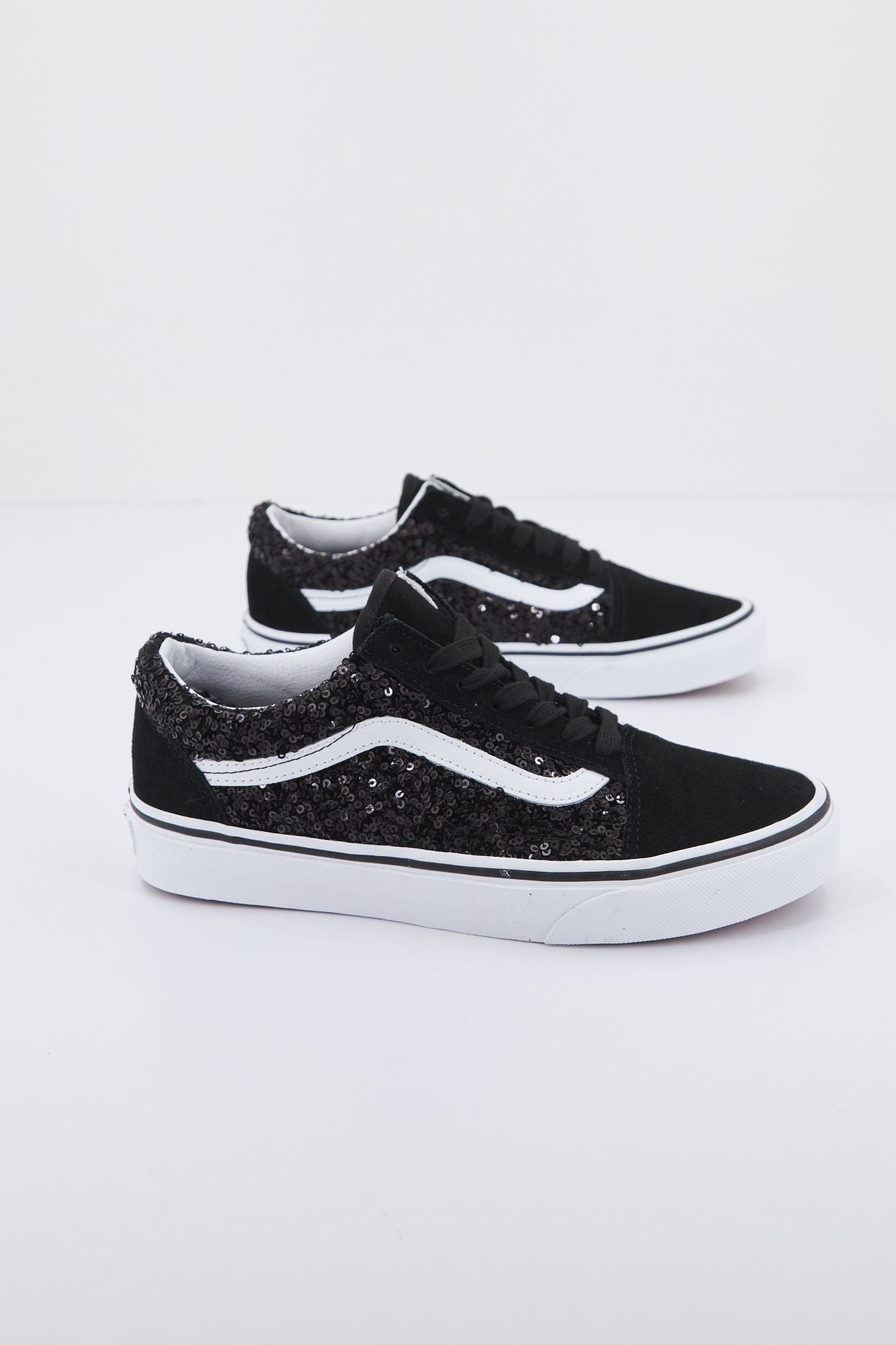 VANS OLD SKOOL en color NEGRO (2)