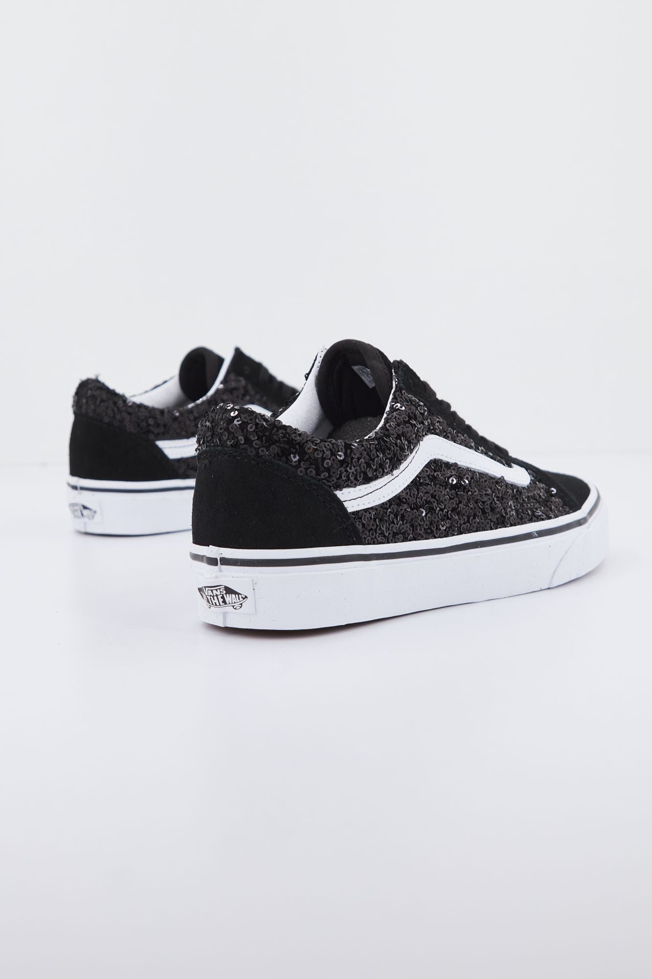 VANS OLD SKOOL en color NEGRO (3)