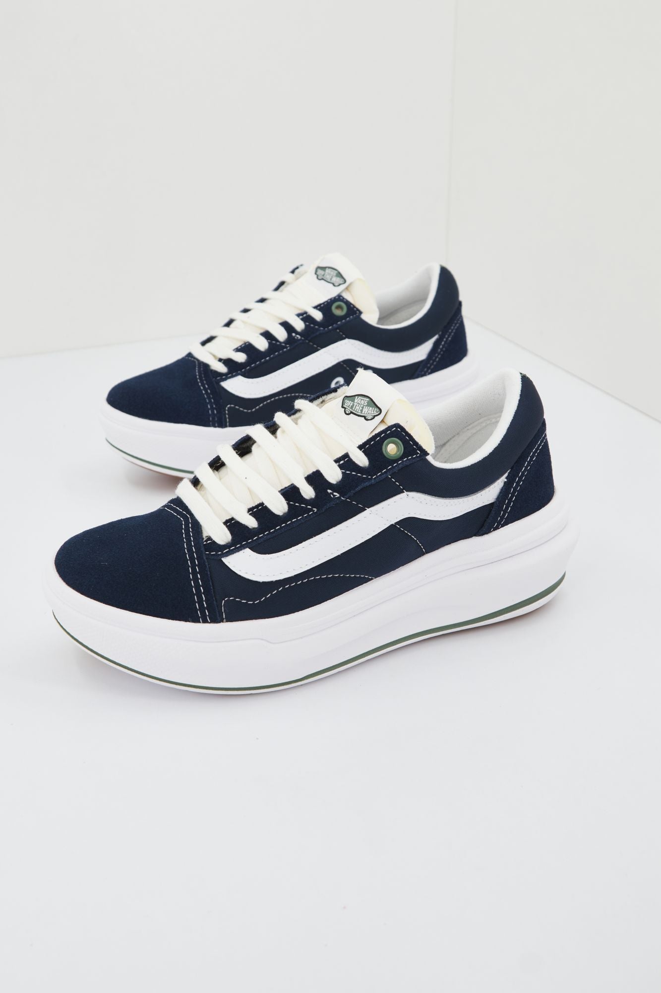 VANS UA OLD SKOOL en color AZUL (1)