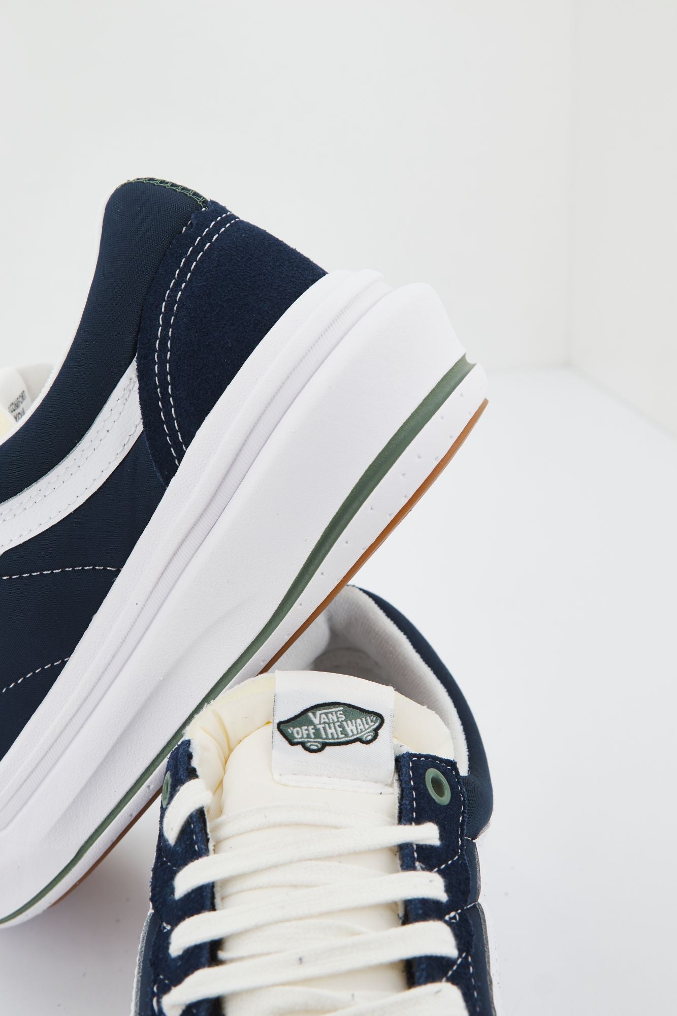 VANS UA OLD SKOOL en color AZUL (4)