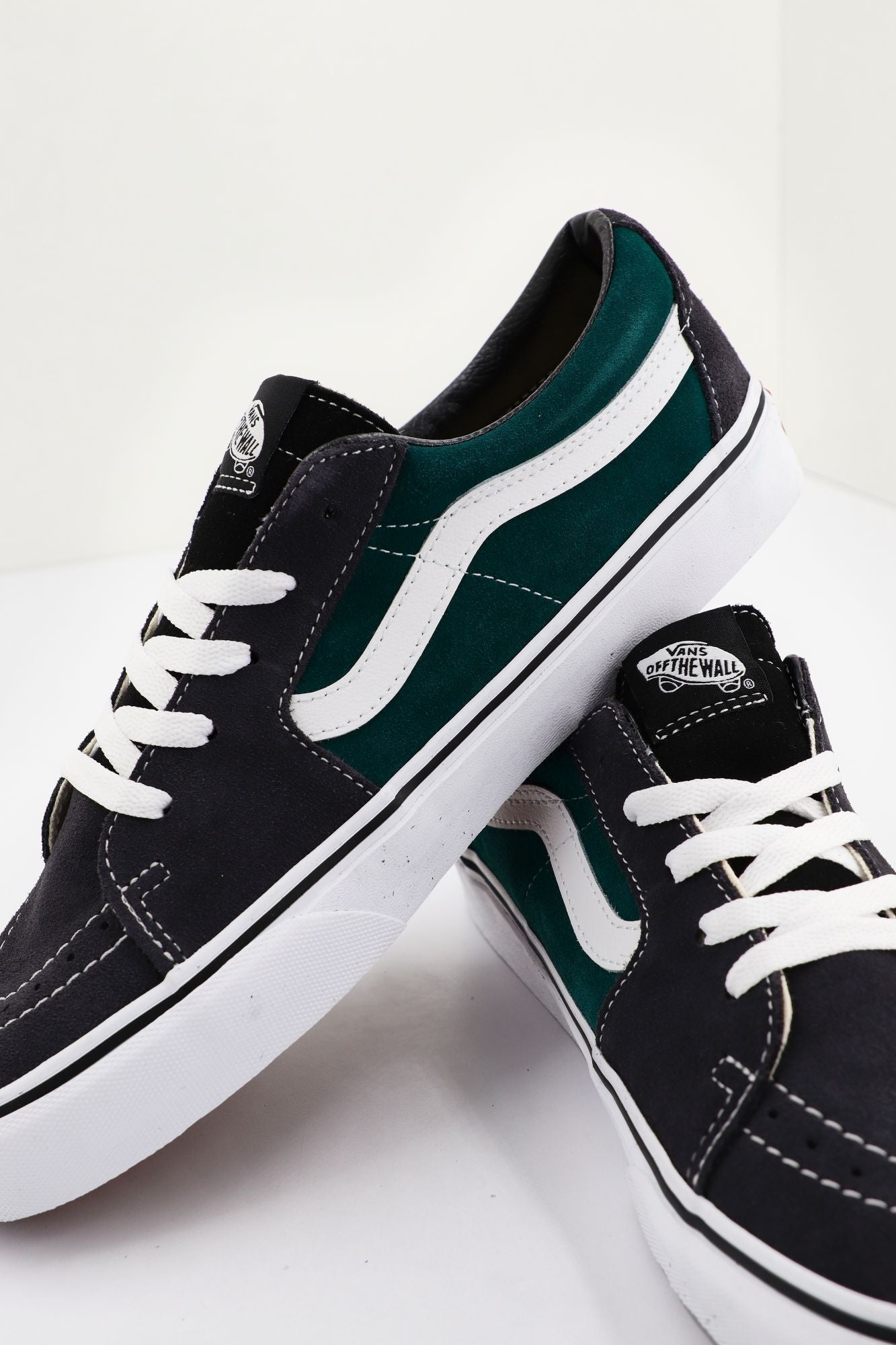 VANS UA SK8-LOW en color GRIS (2)