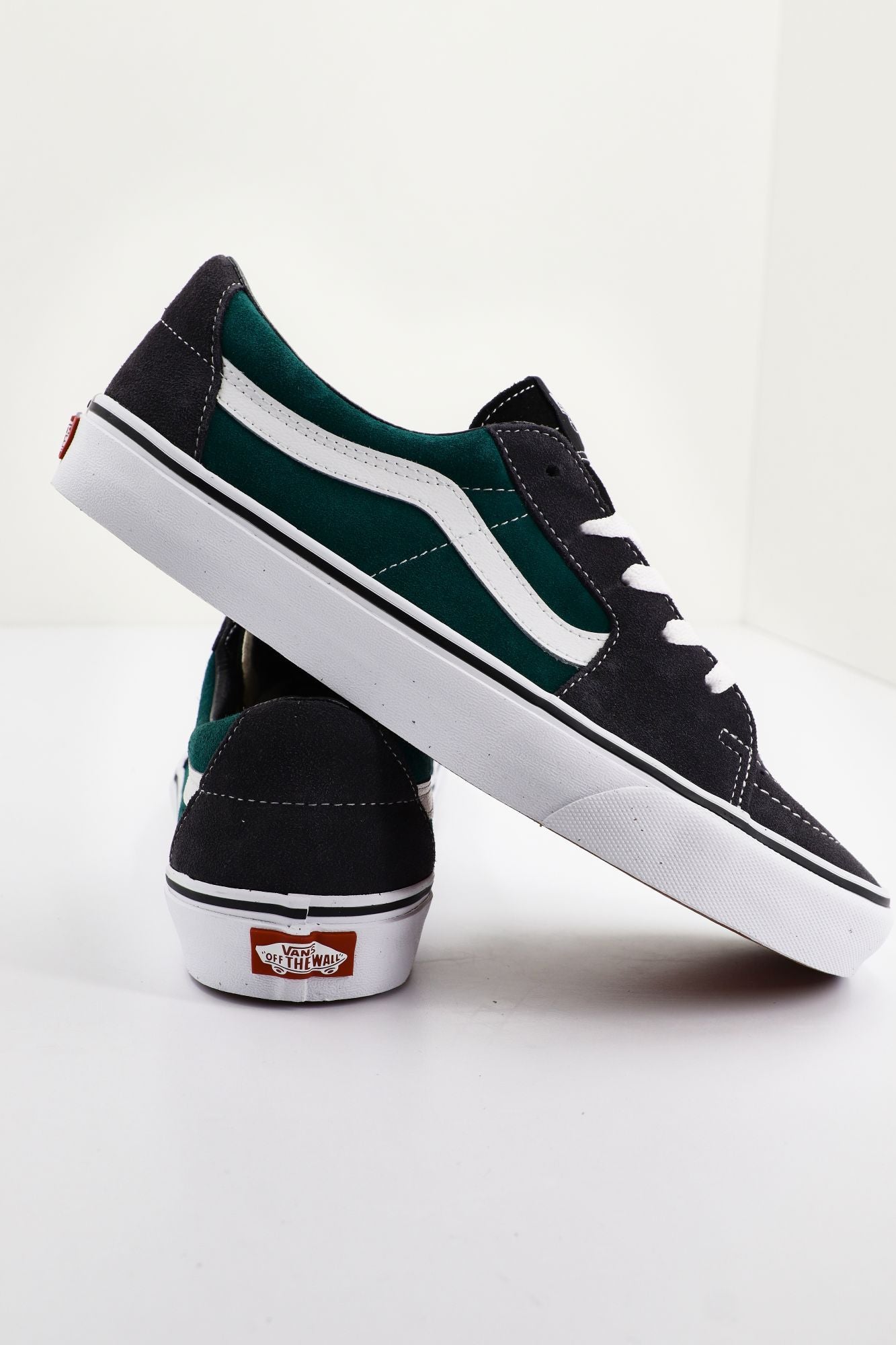 VANS UA SK8-LOW en color GRIS (4)