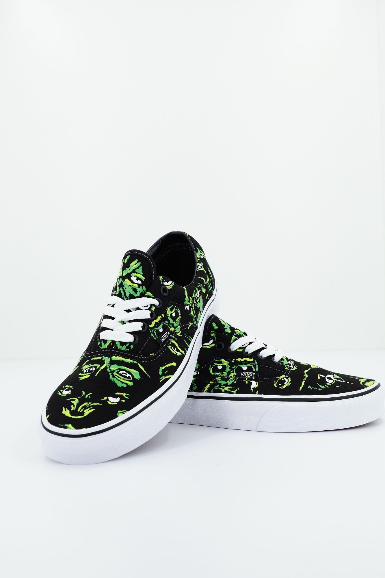 VANS UA ERA en color NEGRO (3)