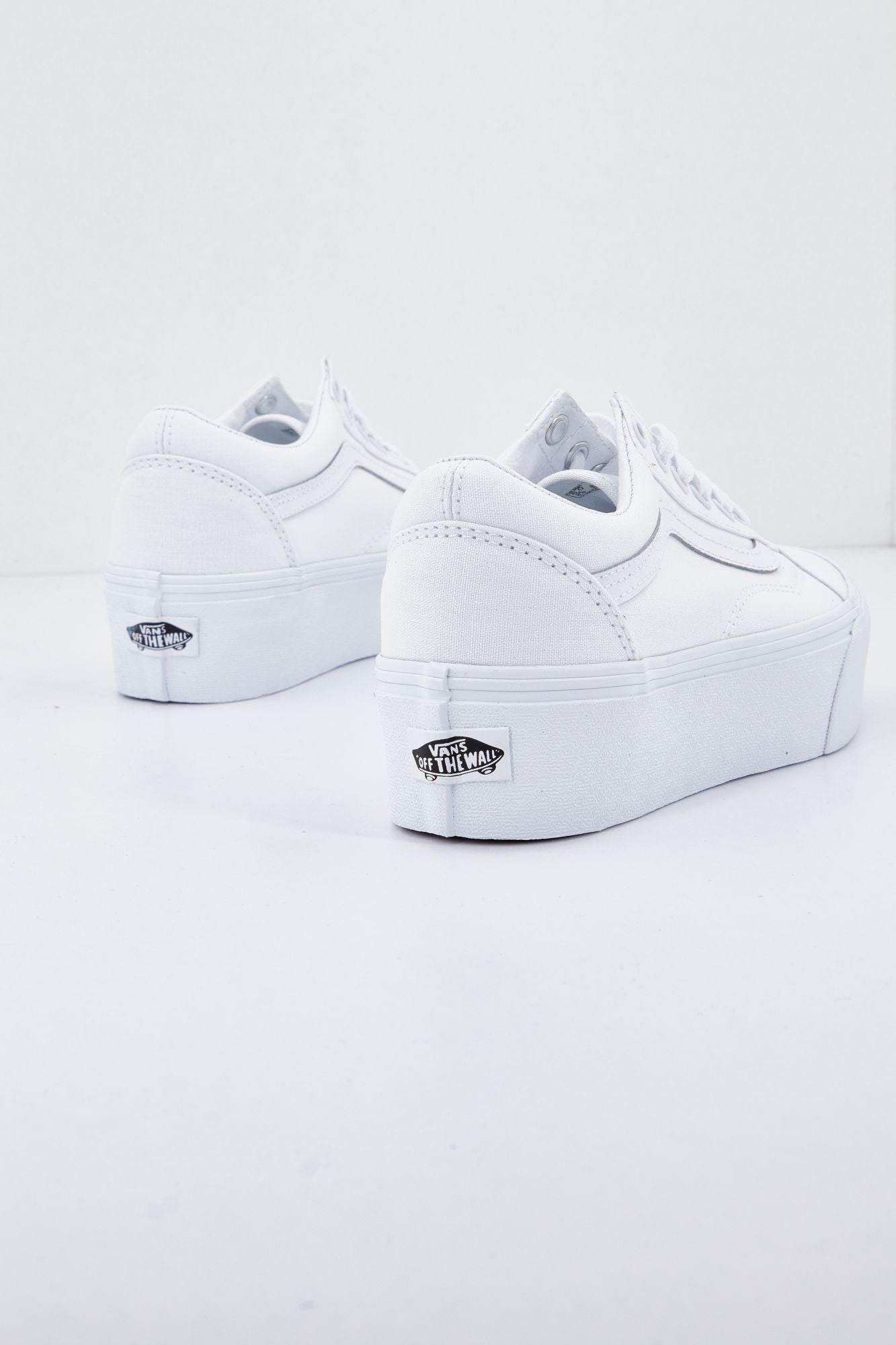VANS UA OLD SKOOL en color BLANCO (3)
