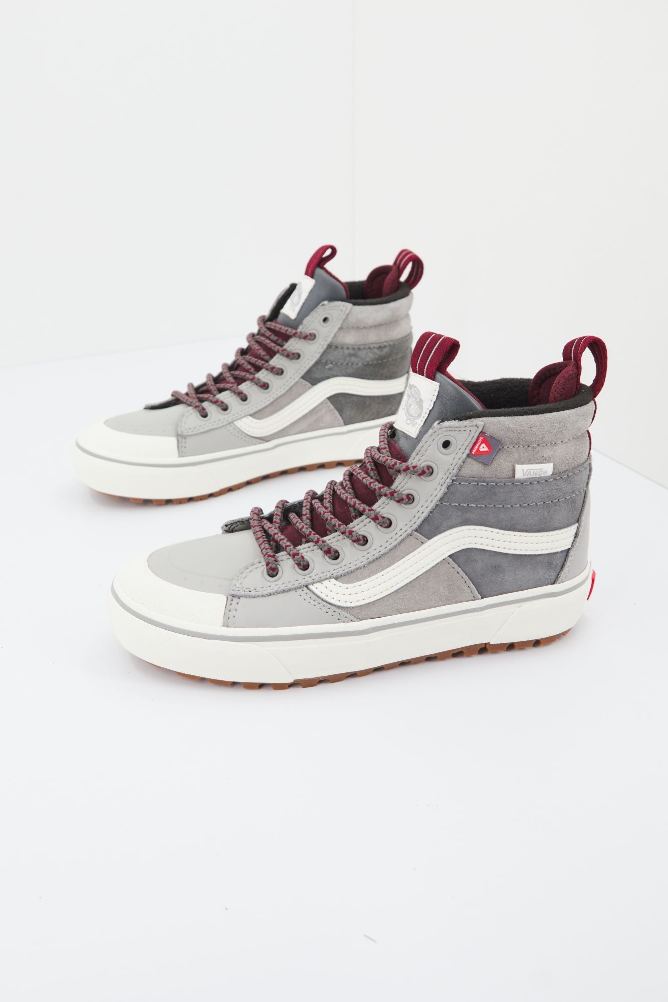 VANS UA SK8-HI MTE-2 en color GRIS (1)
