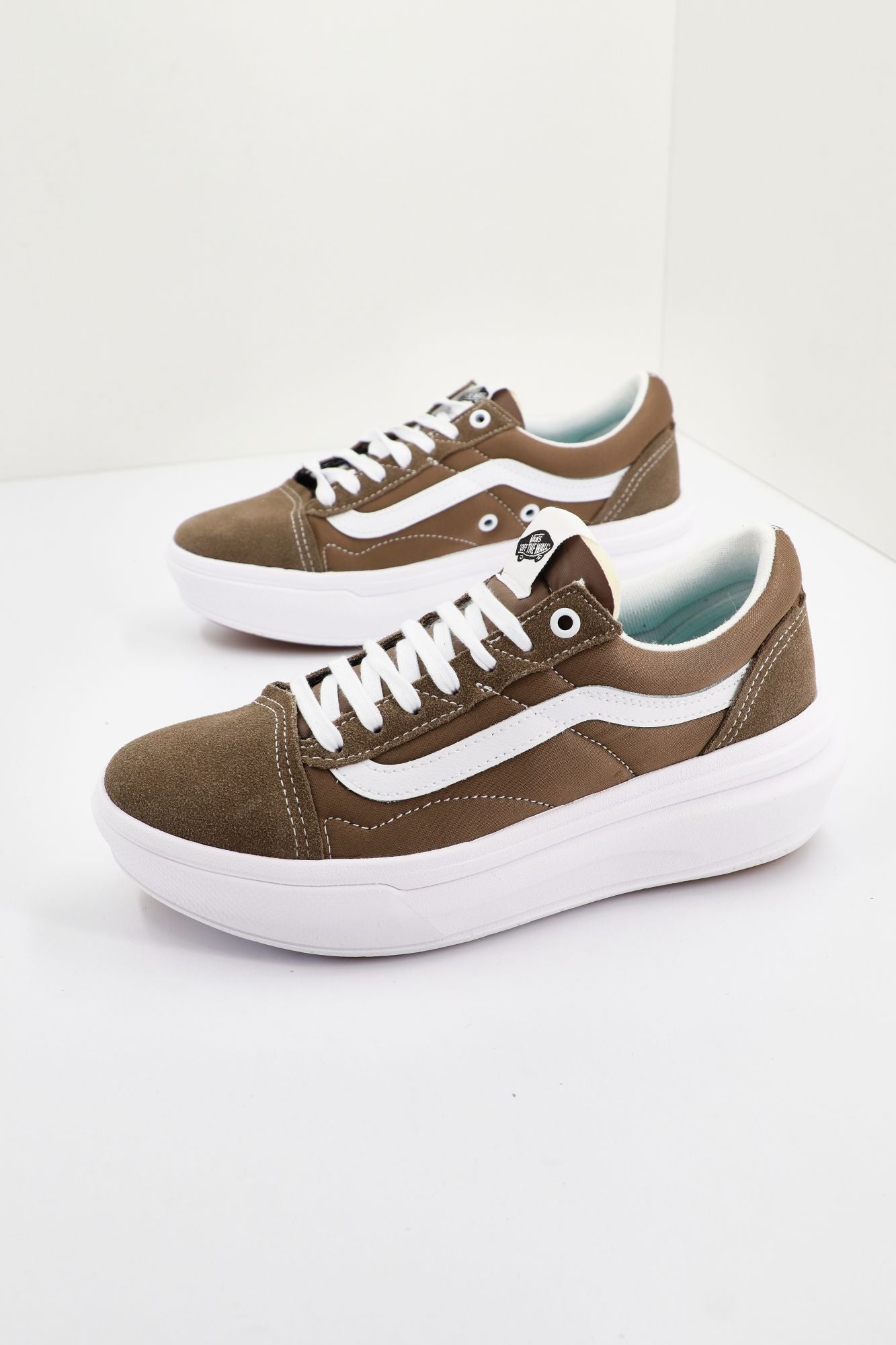 VANS UA OLD SKOOL en color MARRON (1)