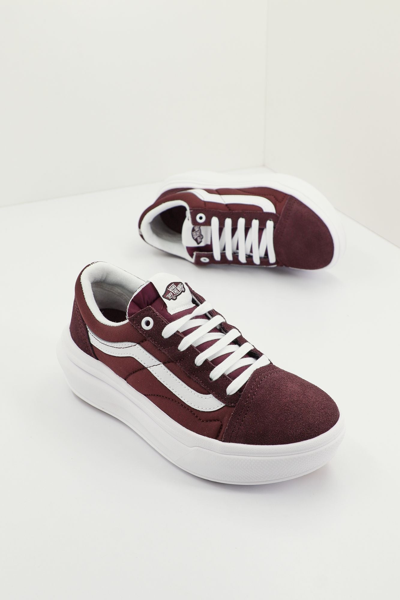 VANS OLD SKOOL en color BURDEOS (1)