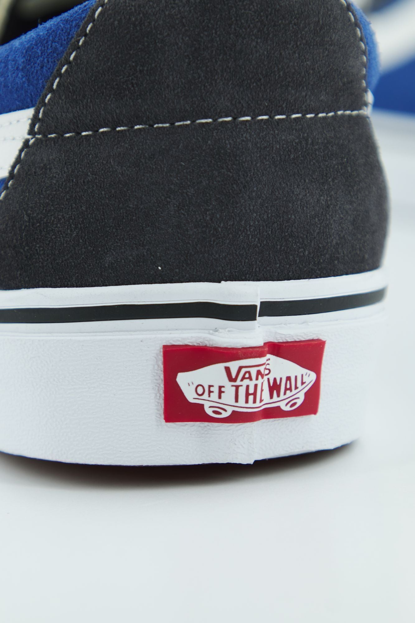 VANS UA SK8-LOW en color GRIS (3)