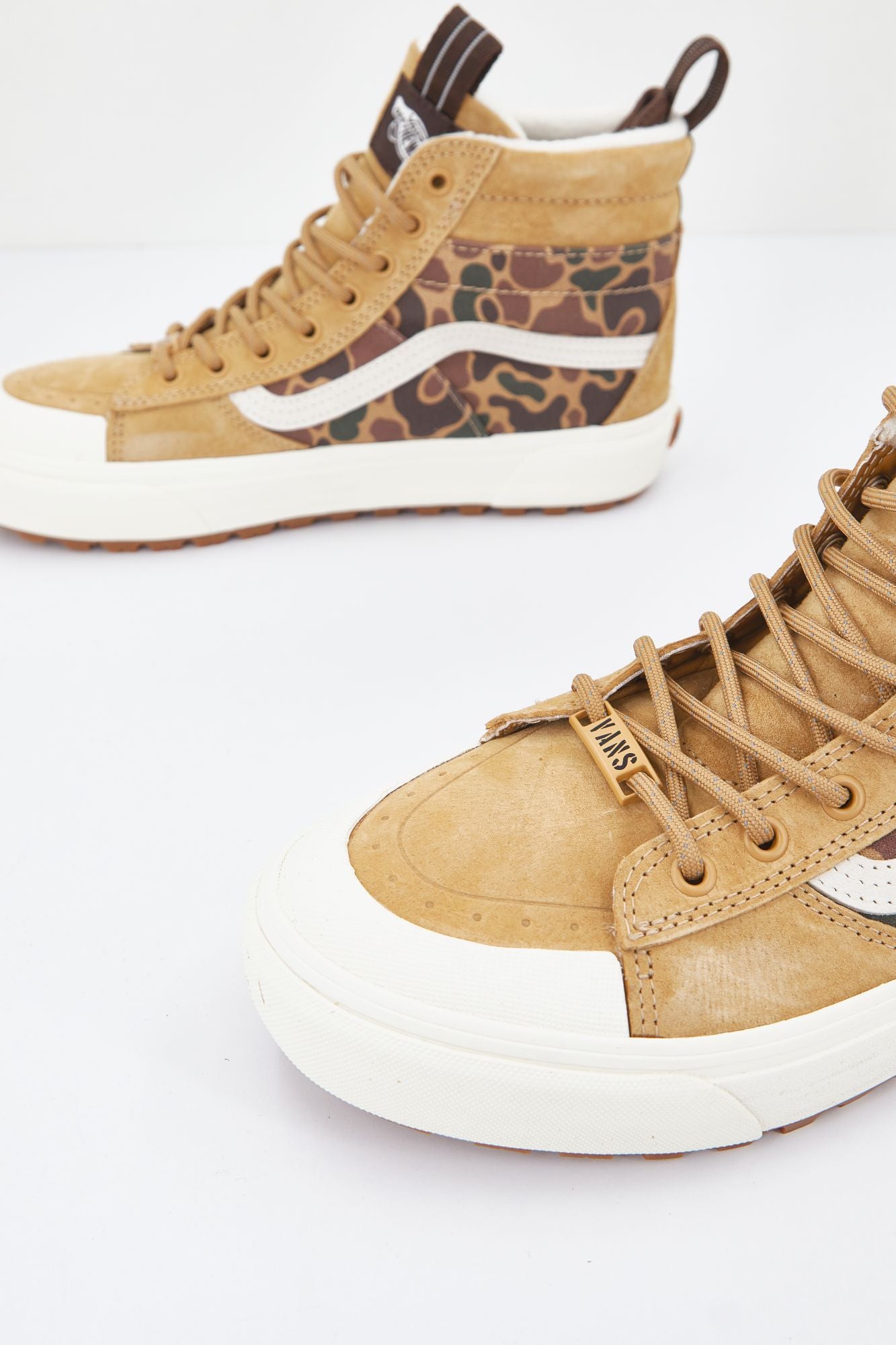 VANS UA SK8-HI MTE-2 en color MARRON CLARO (3)