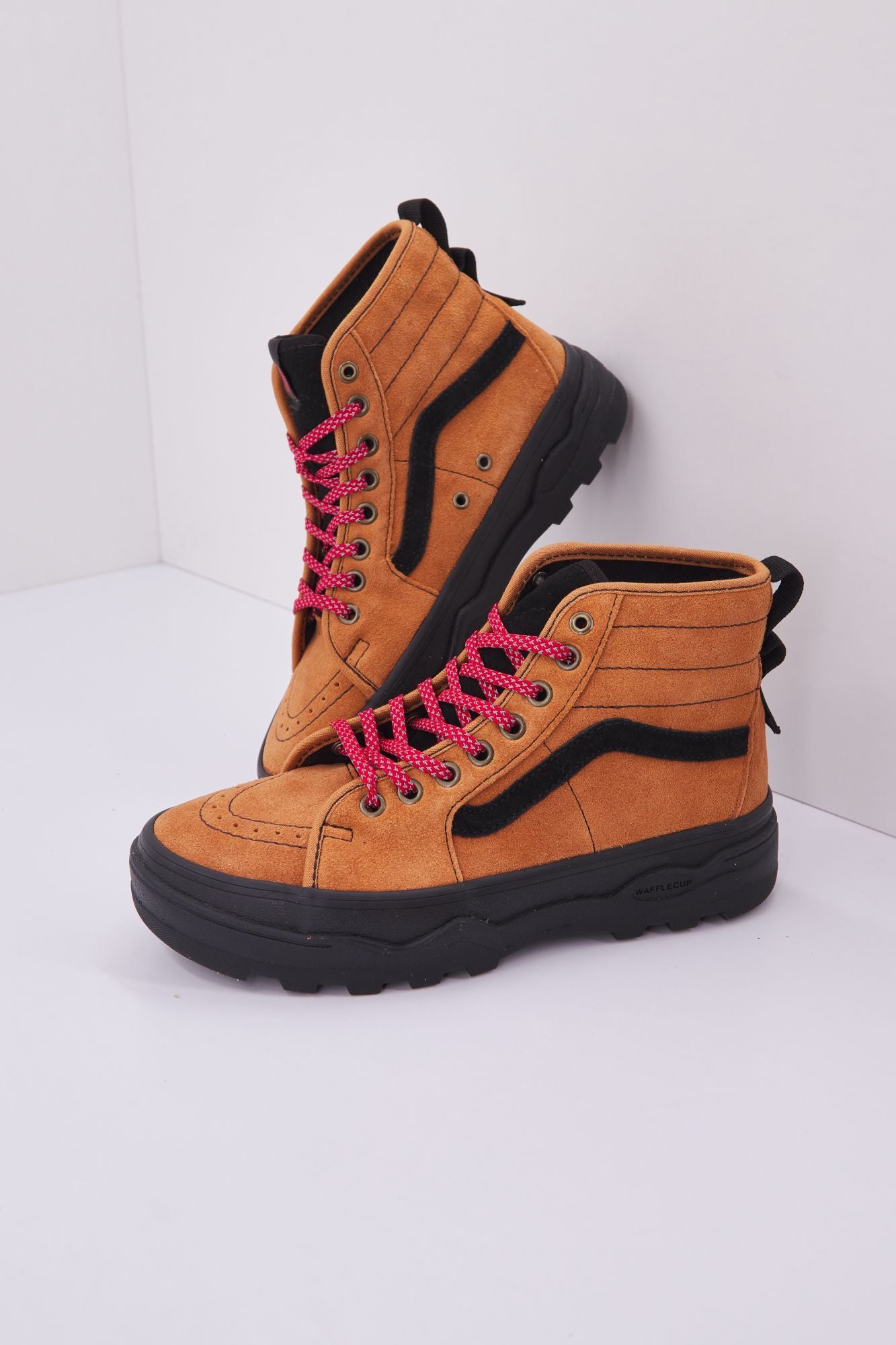 VANS UA SENTRY SK8-HI en color MARRON (1)