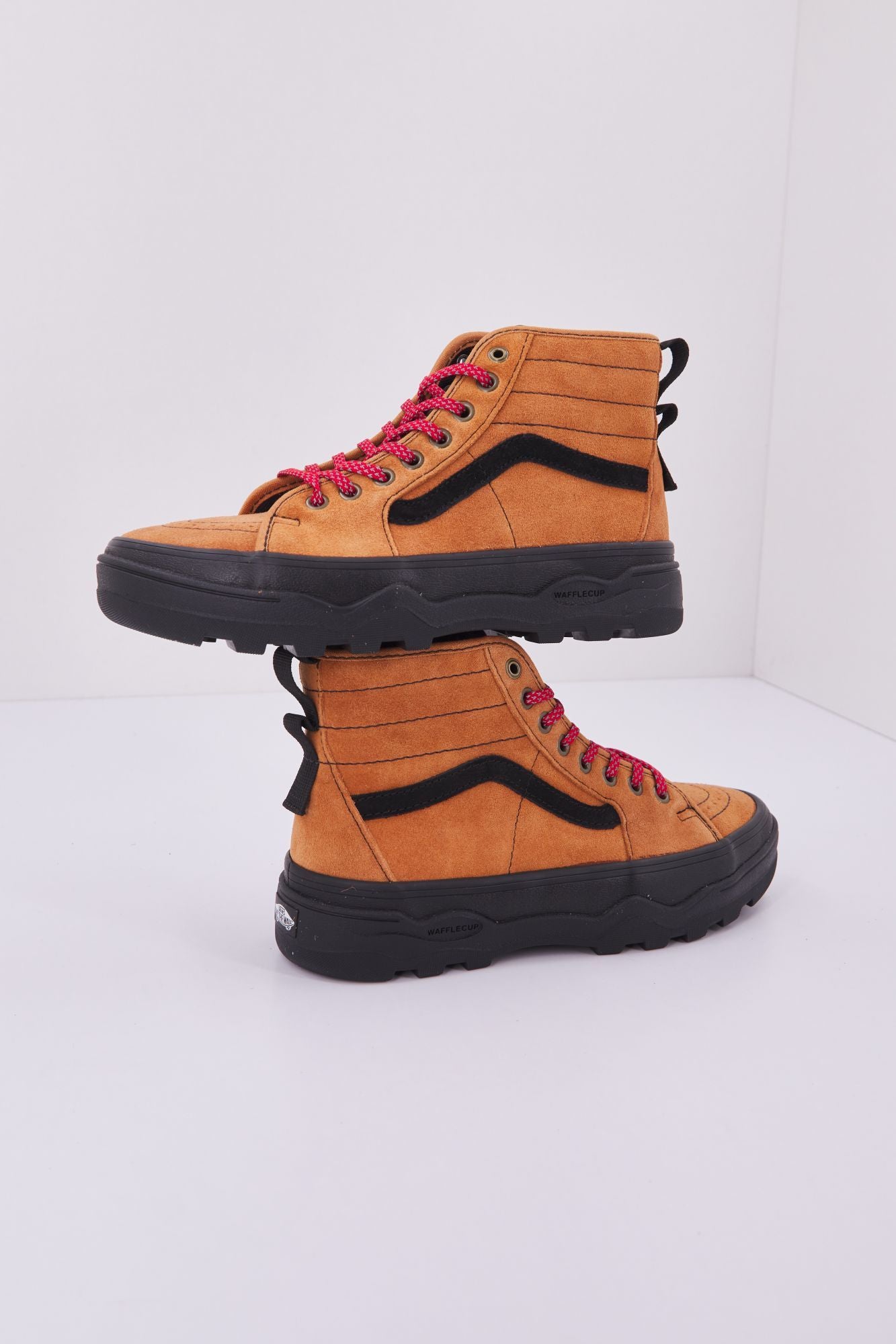 VANS UA SENTRY SK8-HI en color MARRON (3)