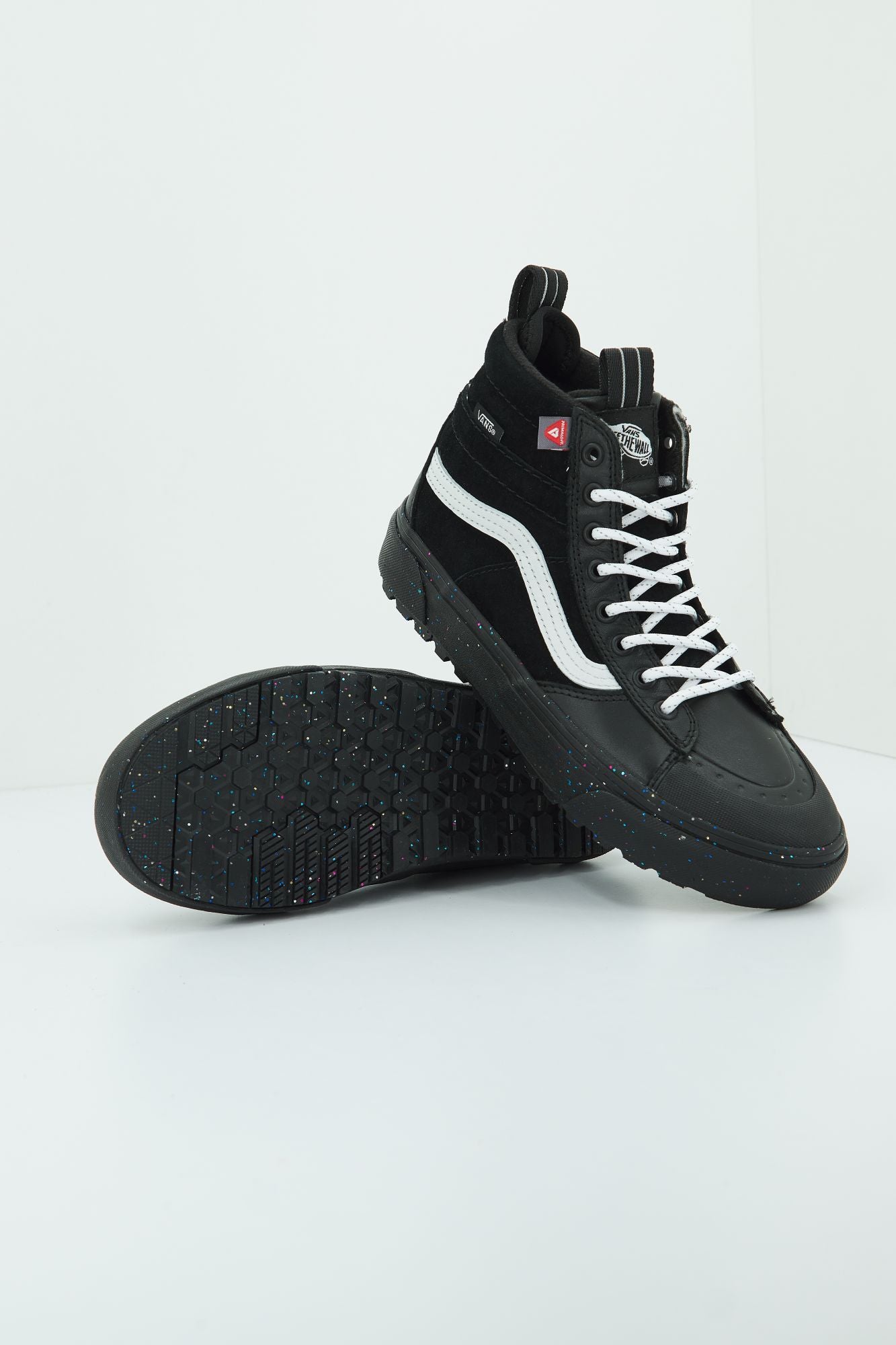 VANS UA SK8-HI MTE-2 en color NEGRO (1)