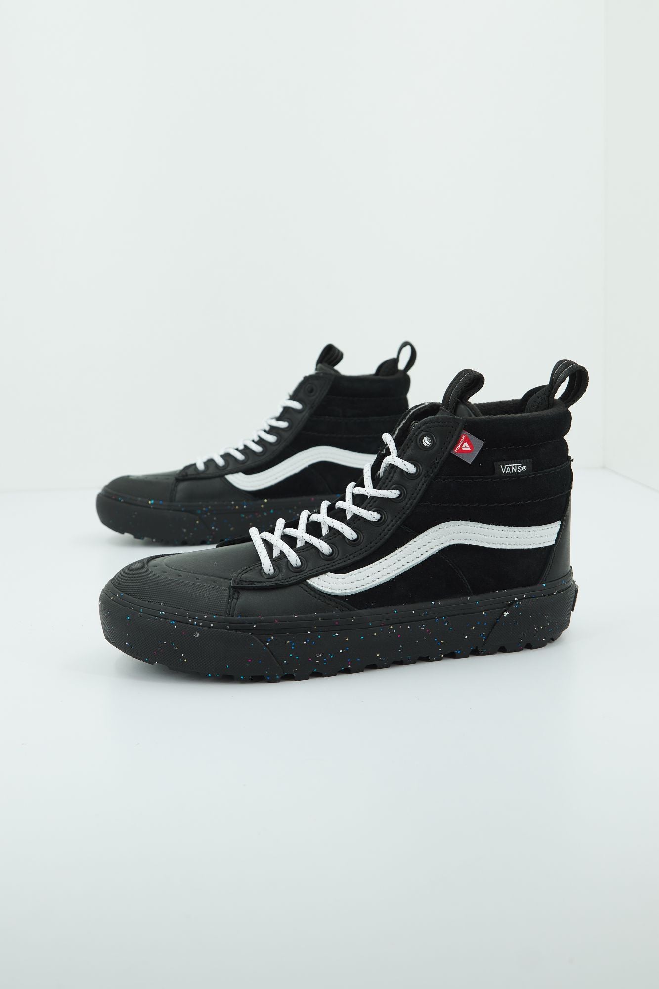VANS UA SK8-HI MTE-2 en color NEGRO (2)