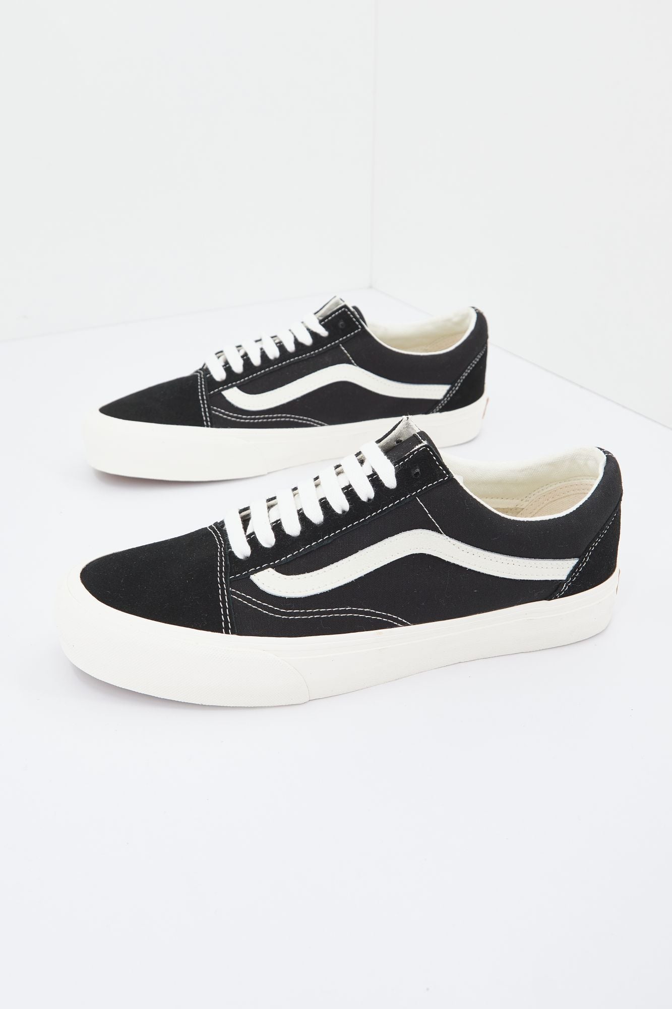 VANS OLD SKOOL VR3 en color NEGRO (1)