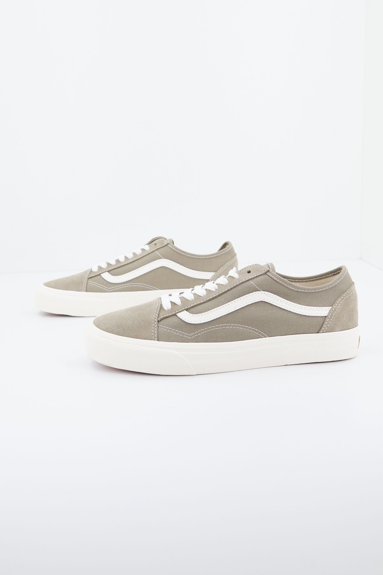 VANS OLD SKOOL TAPERED VR3 en color GRIS (2)