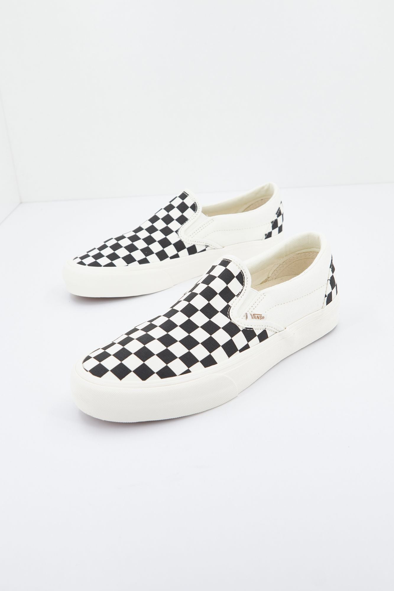 VANS SLIP-ON VR3 en color BLANCO (2)