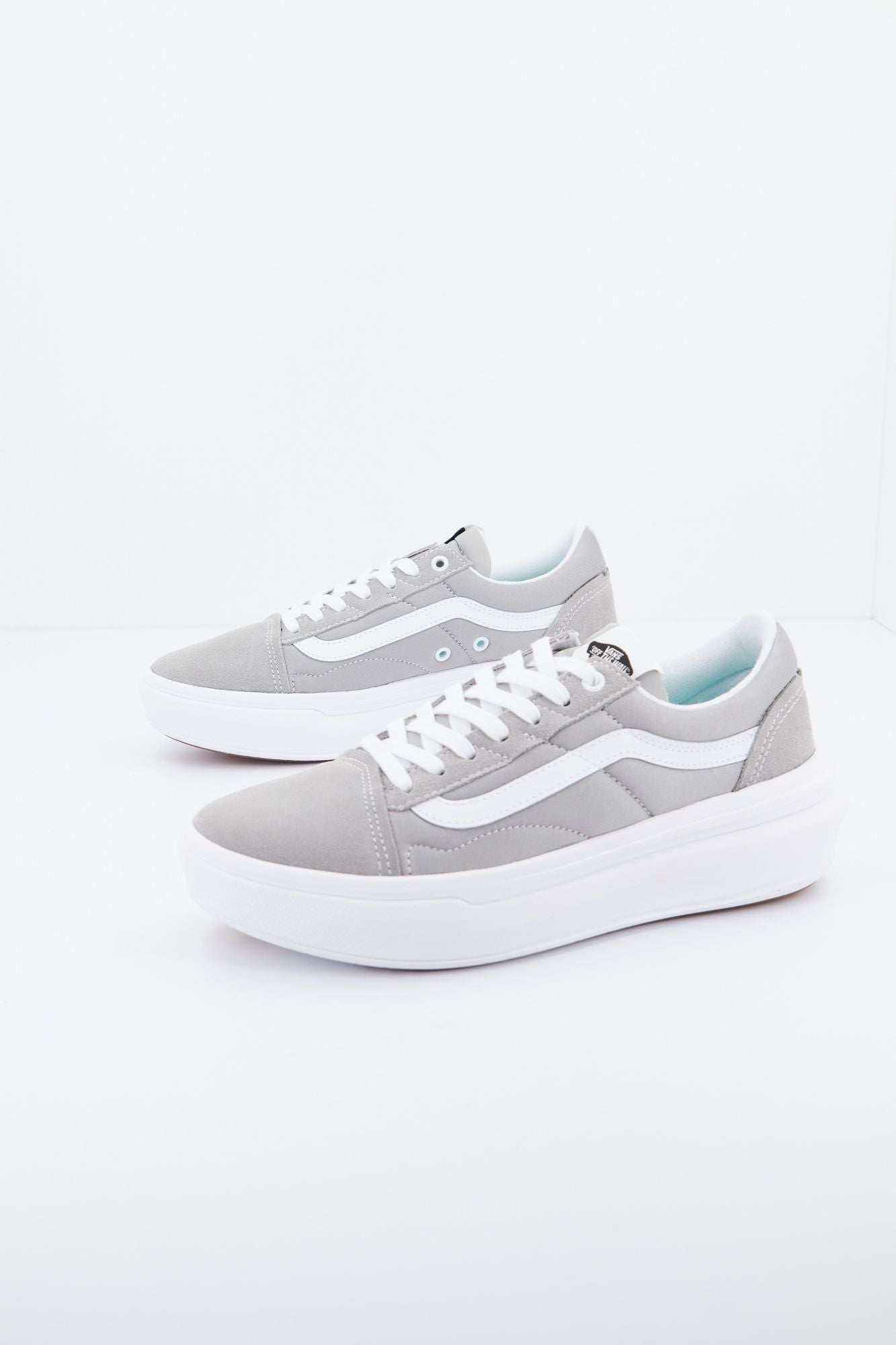 VANS OLD SKOOL OVERT CC en color GRIS (2)