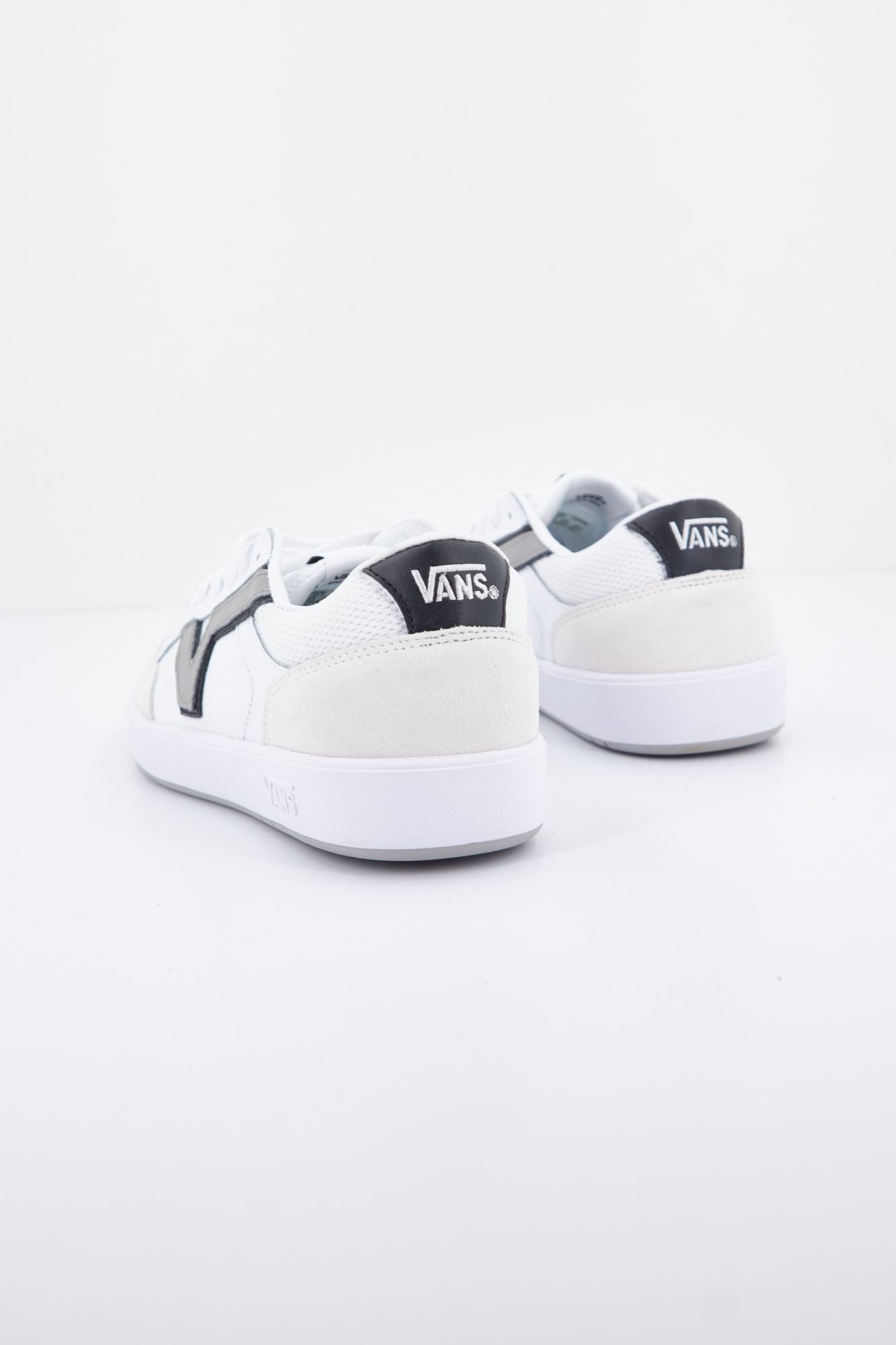 VANS LOWLAND CC en color BLANCO (3)