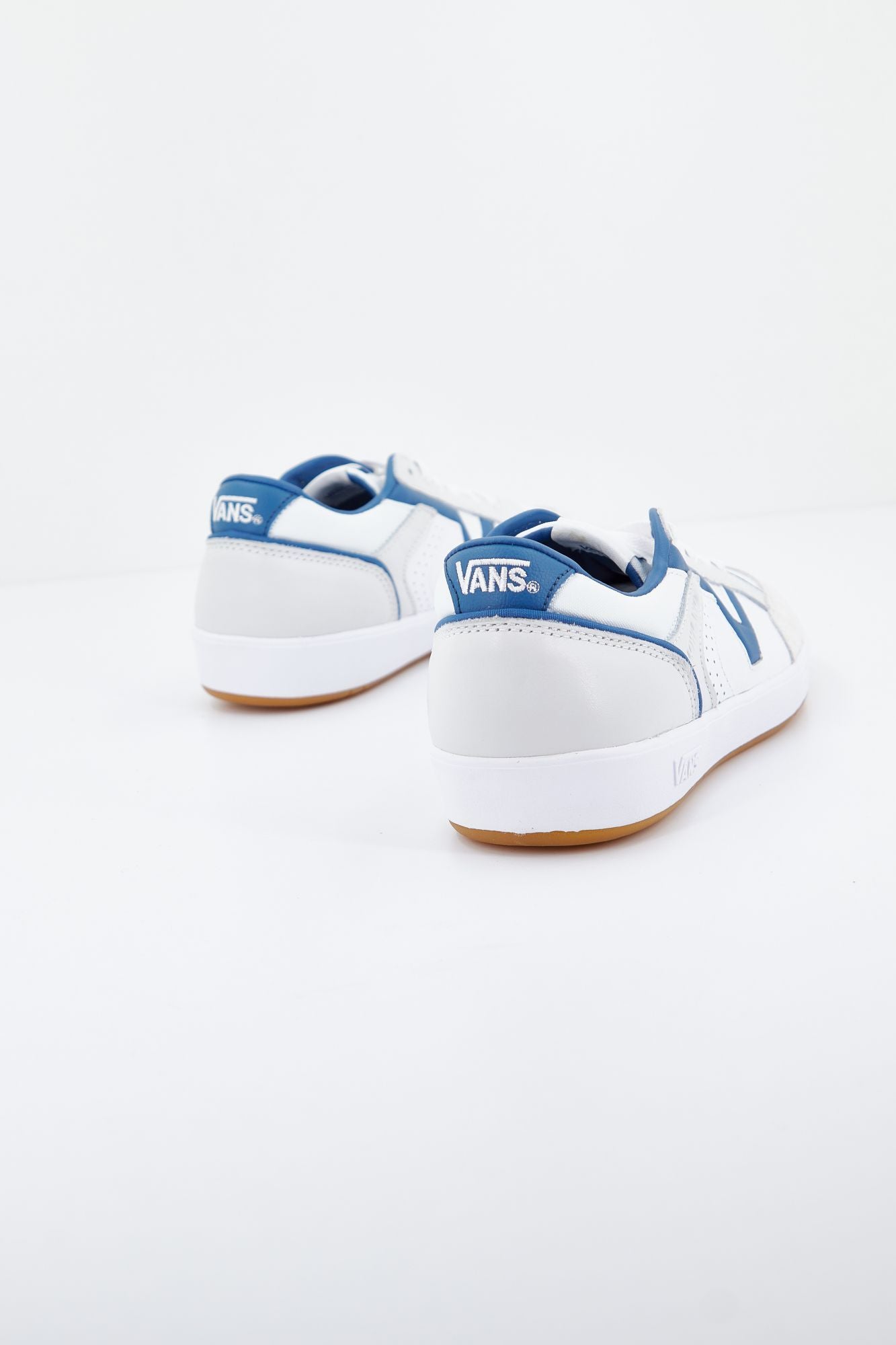 VANS LOWLAND CC JMP R en color BLANCO (3)