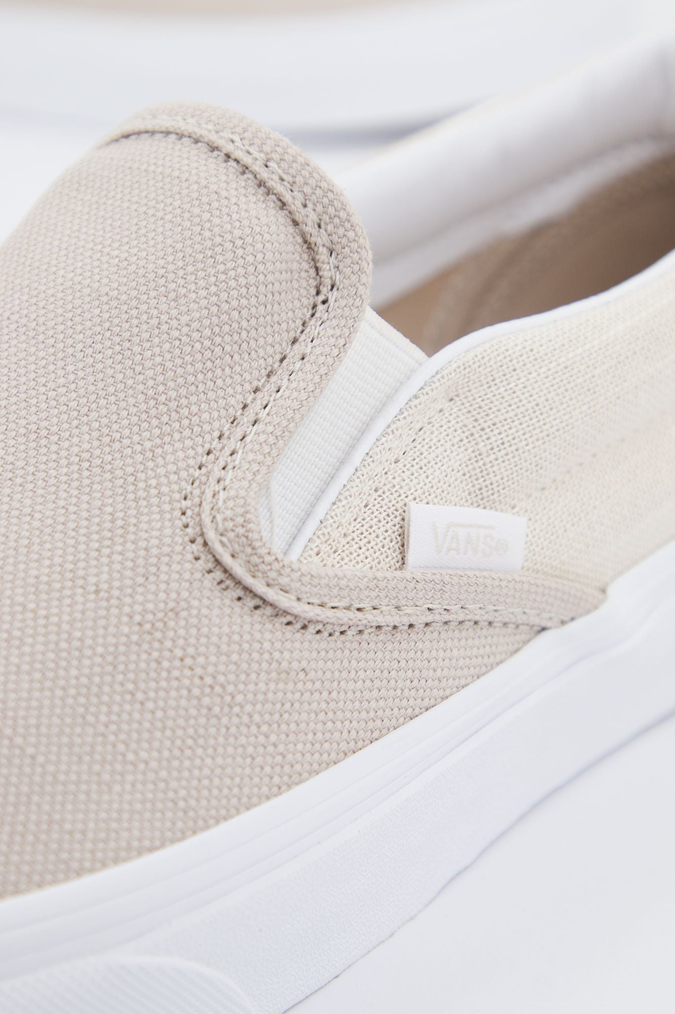VANS CLASSIC SLIP-ON en color BEIS (4)