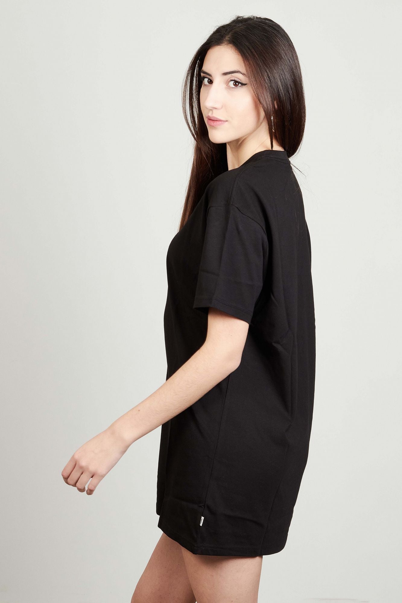 VANS CENTER VEE TEE DRESS en color NEGRO (2)