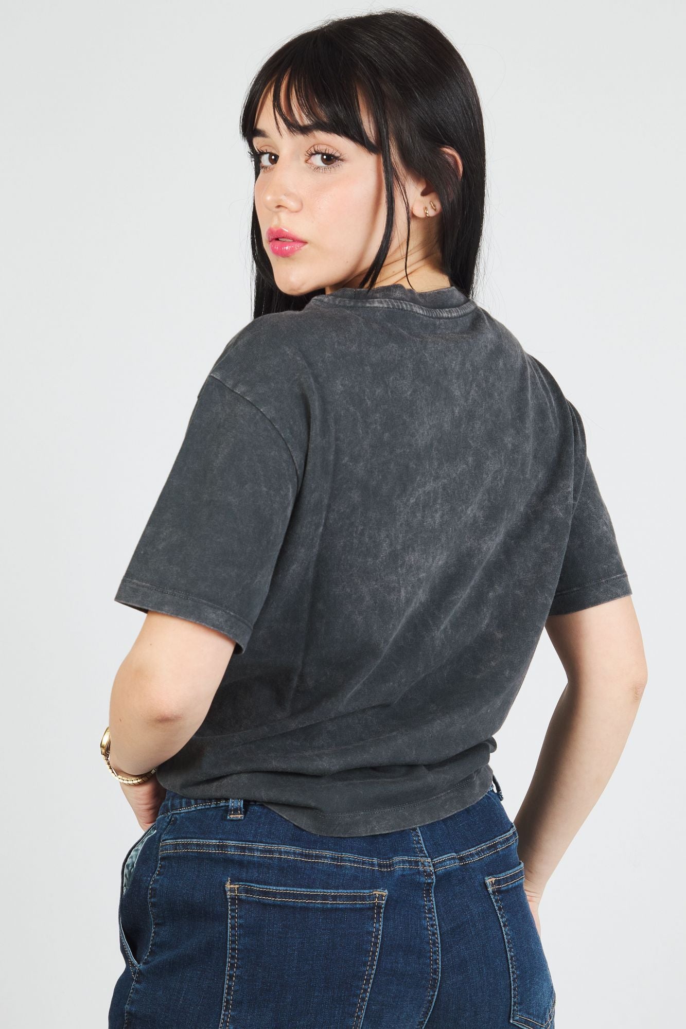 VANS JUNIOR V WASH KNOT TEE en color GRIS (4)