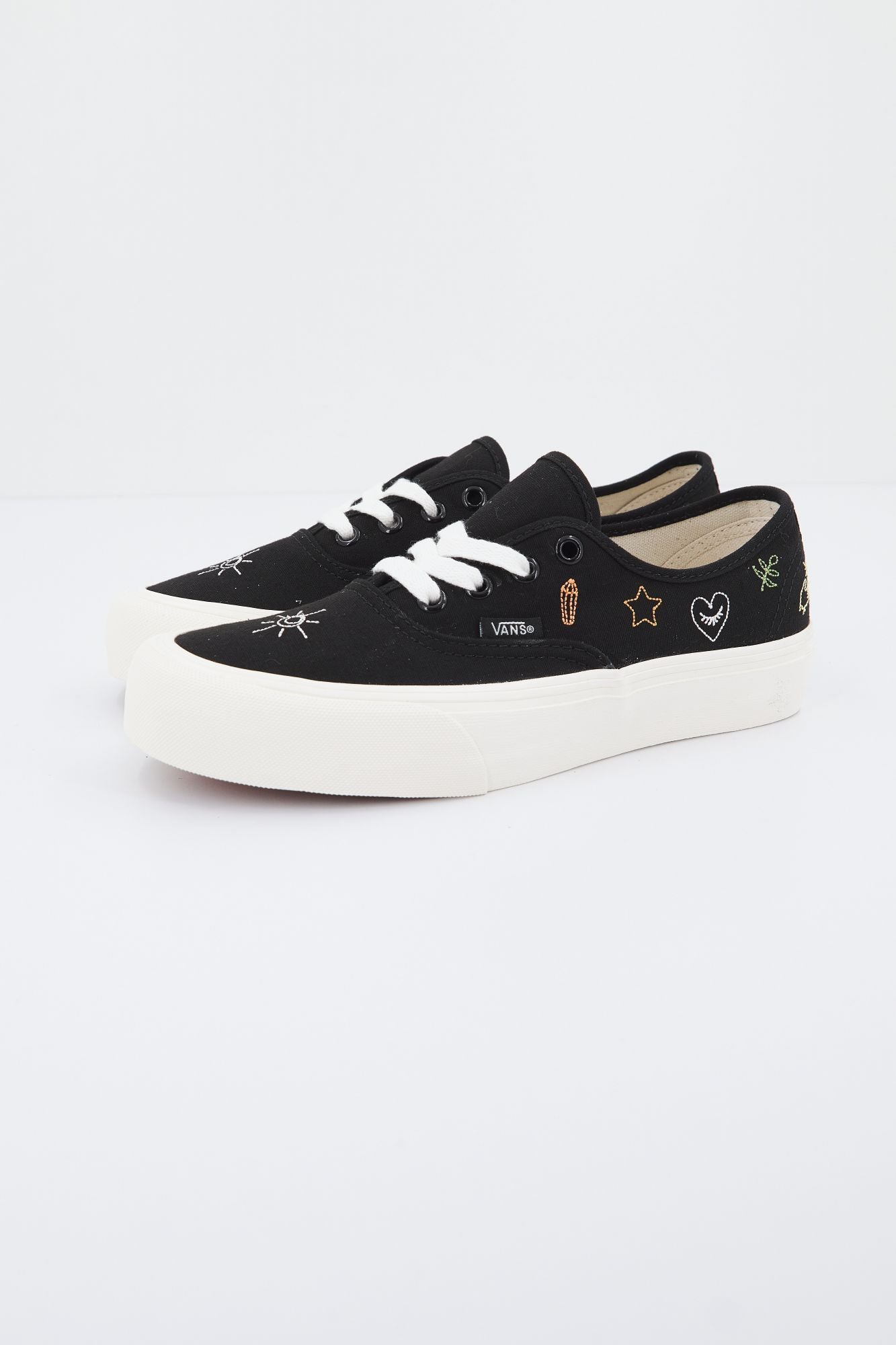 VANS AUTHENTIC VR3 MYSTICAL EMBROIDERY en color NEGRO (1)