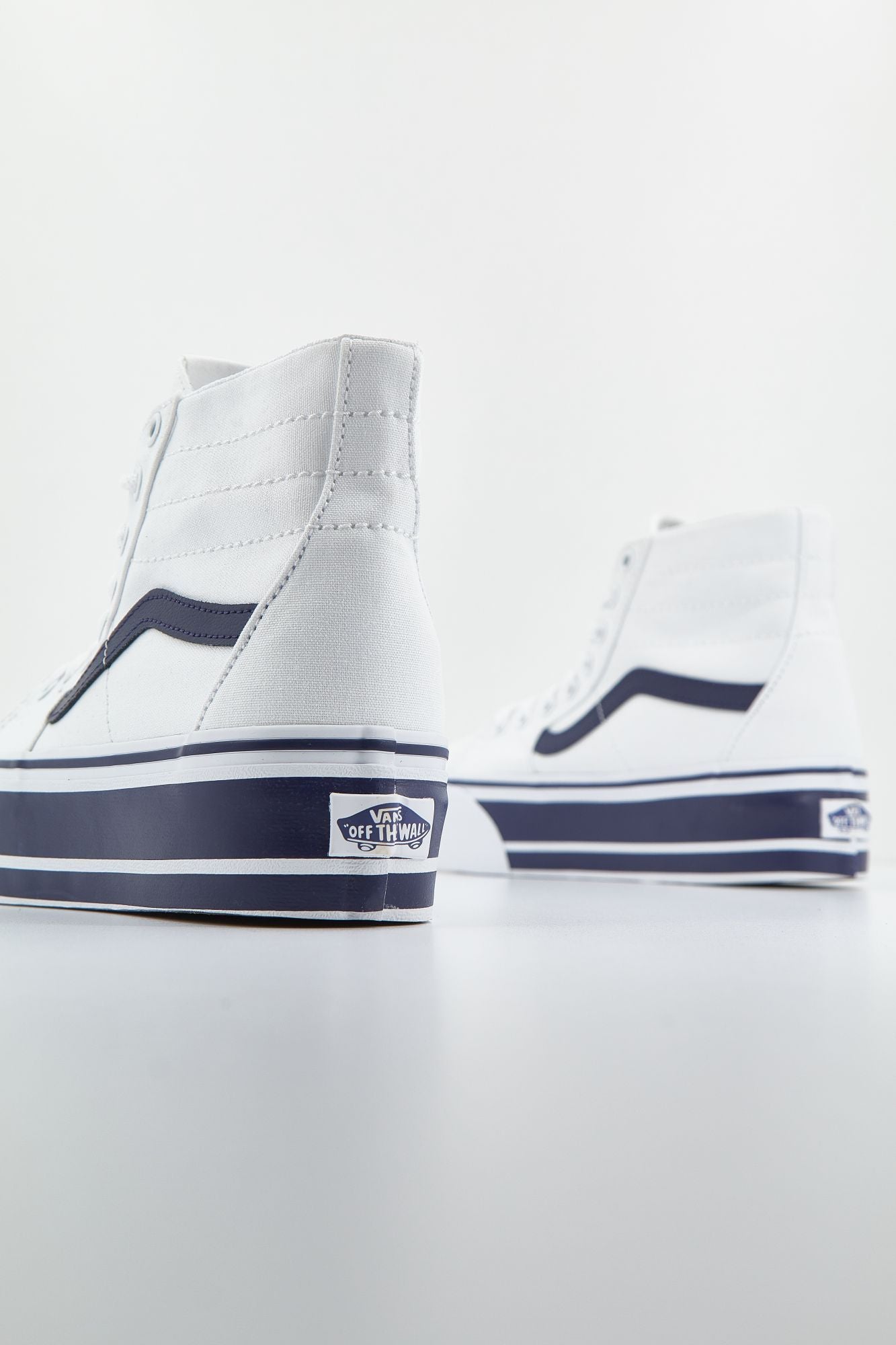 VANS SK8-HI TAPERED STACKFORM en color BLANCO (3)