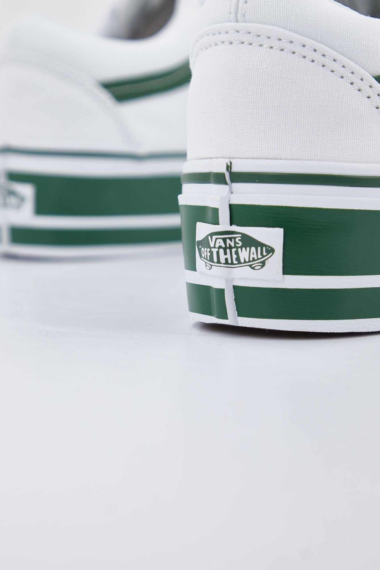 VANS OLD SKOOL STACKFORM en color BLANCO (4)