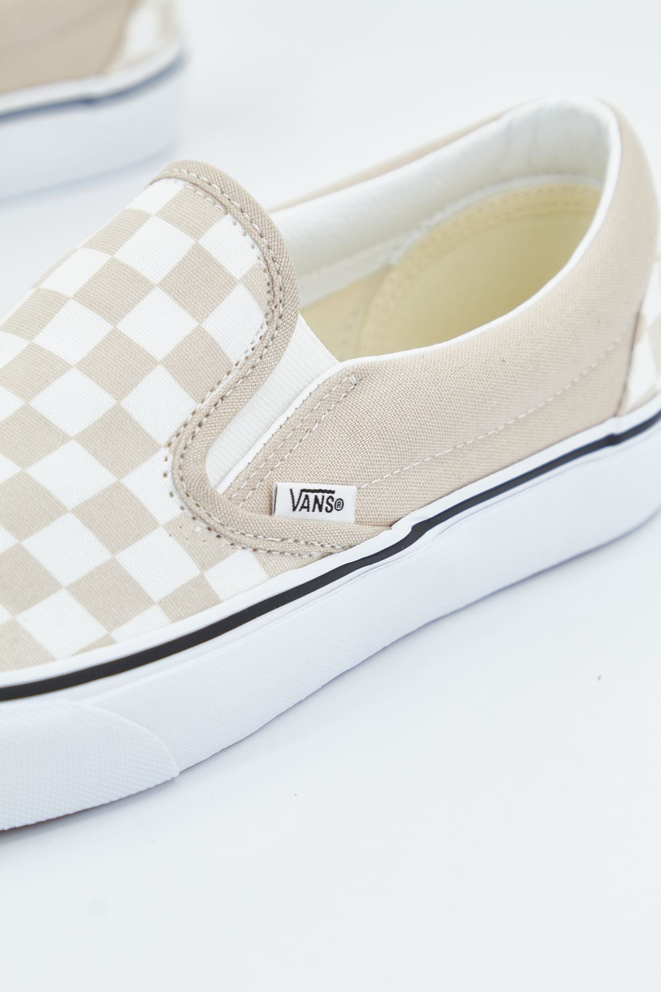 VANS CLASSIC SLIP-ON en color BEIS (2)