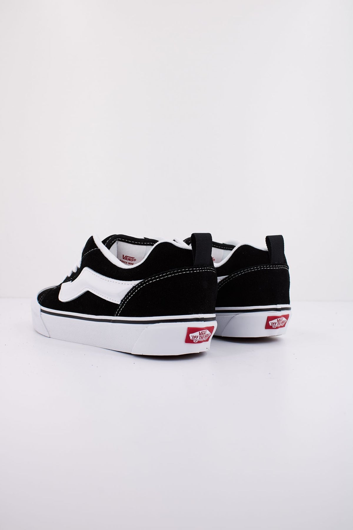 VANS KNU SKOOL VN0009QC6BT en color NEGRO (3)