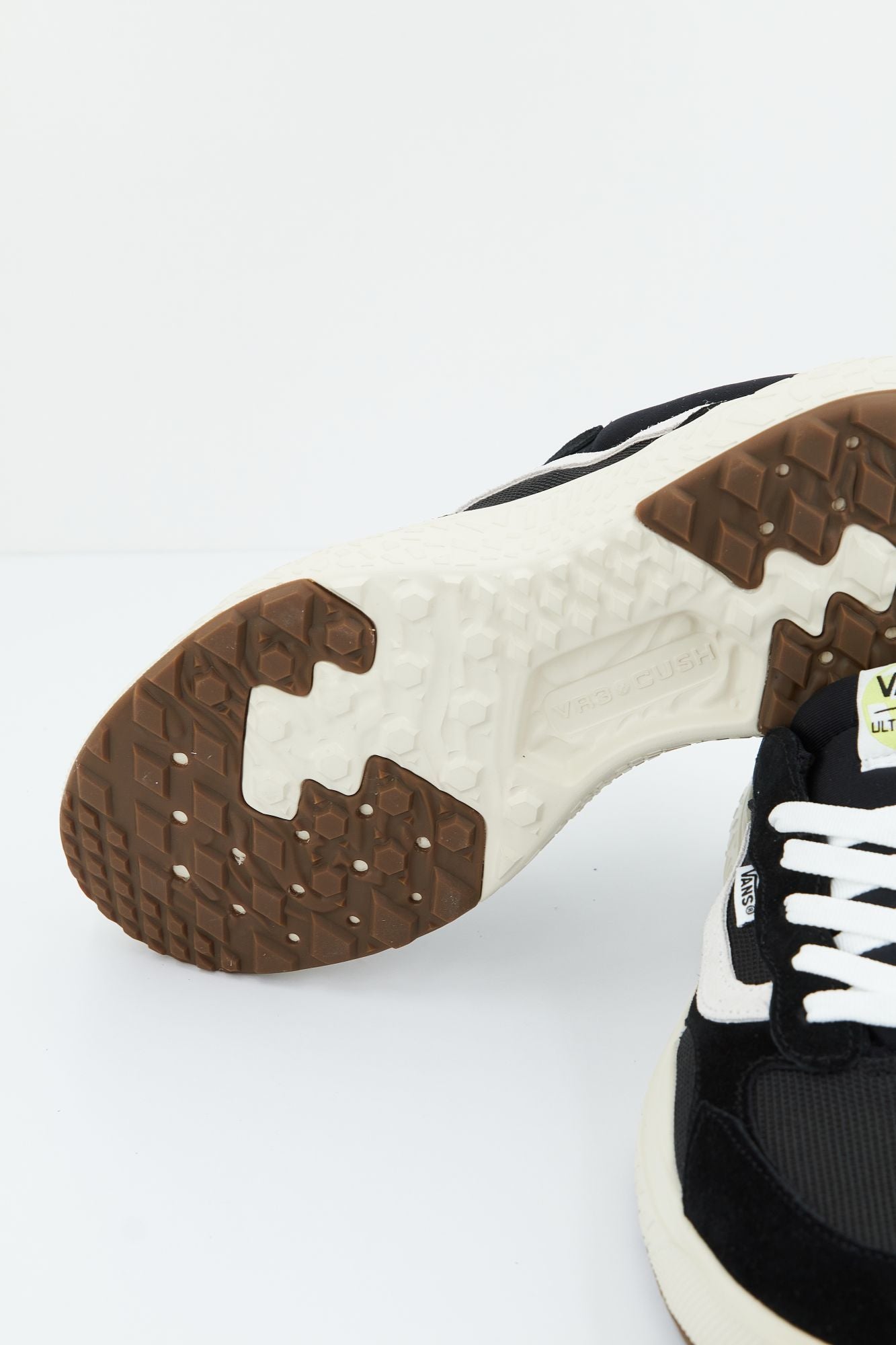 VANS ULTRARANGE NEO VR3 en color NEGRO (2)