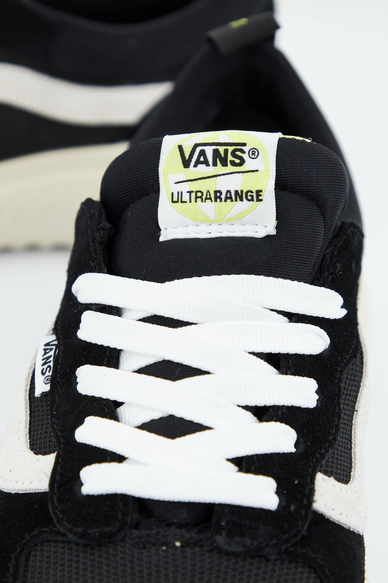 VANS ULTRARANGE NEO VR3 en color NEGRO (3)