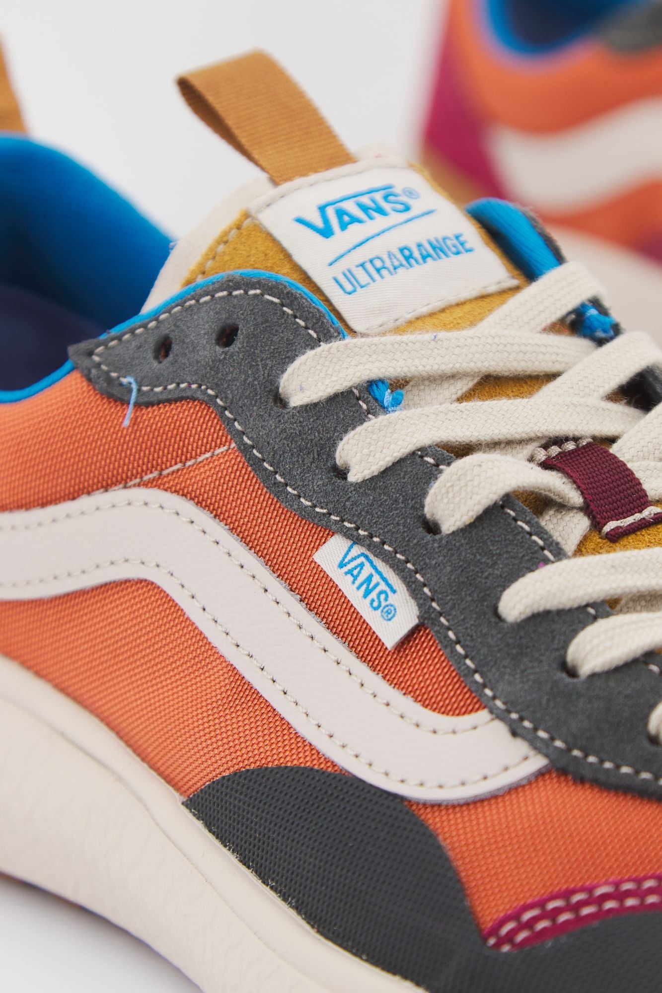 VANS ULTRARANGE EXO en color ROJO (4)