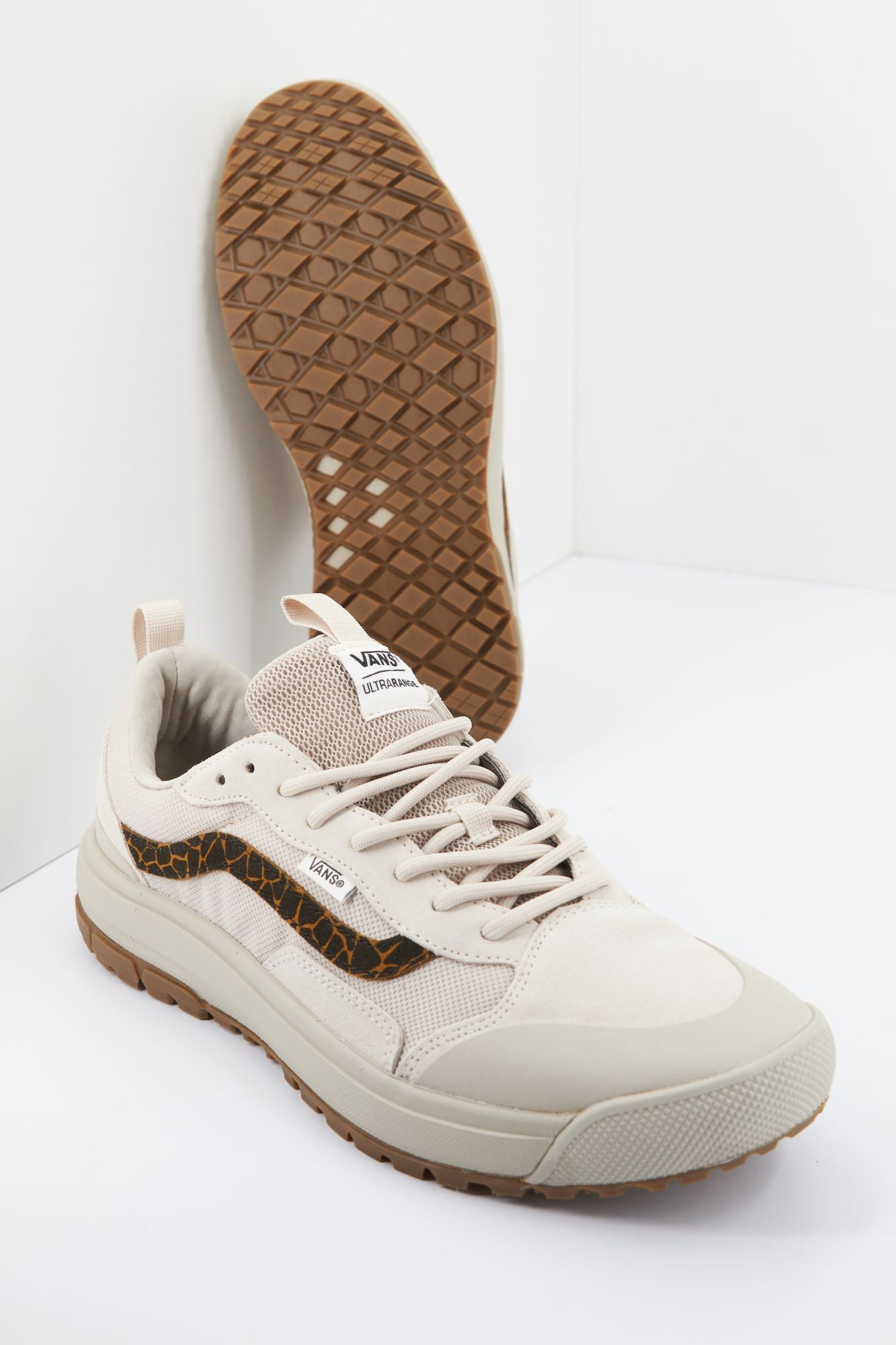 VANS ULTRARANGE EXO WW en color BEIS (1)
