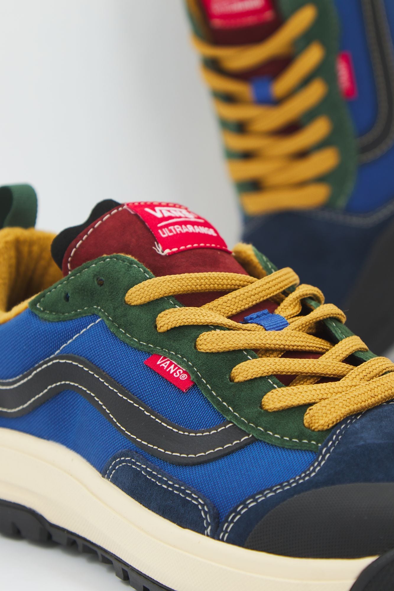 VANS UA ULTRARANGE EXO MTE- en color AZUL (4)